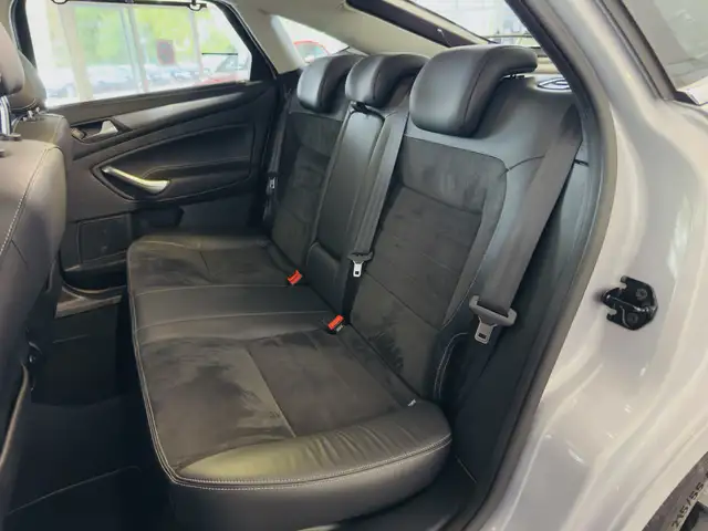 Ford Mondeo view 14