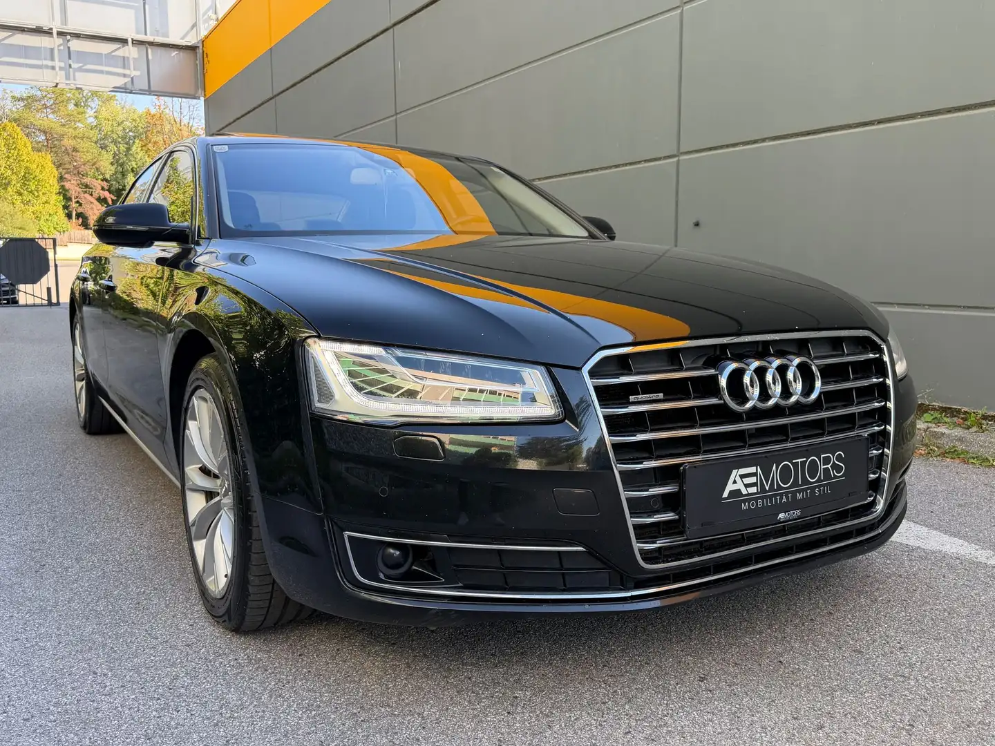 Audi A8 3.0 TDI QUATTRO*VOLL*BOSE*NAVI*RFK*KREDIT* Schwarz - 1