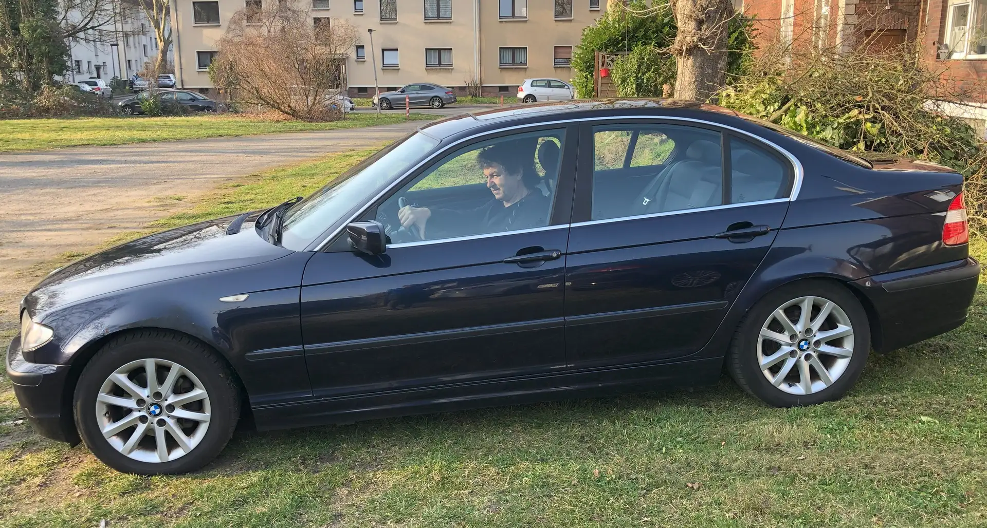 BMW 320 320i Edition Lifestyle Blau - 2
