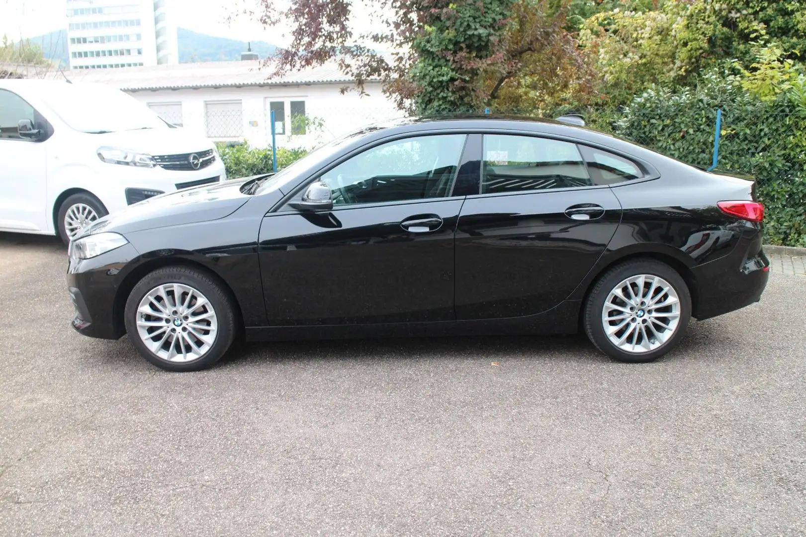 BMW 218i/A Gran Coupé/Lifcock/KeylessCo/Nav/LED/PDC Schwarz - 2