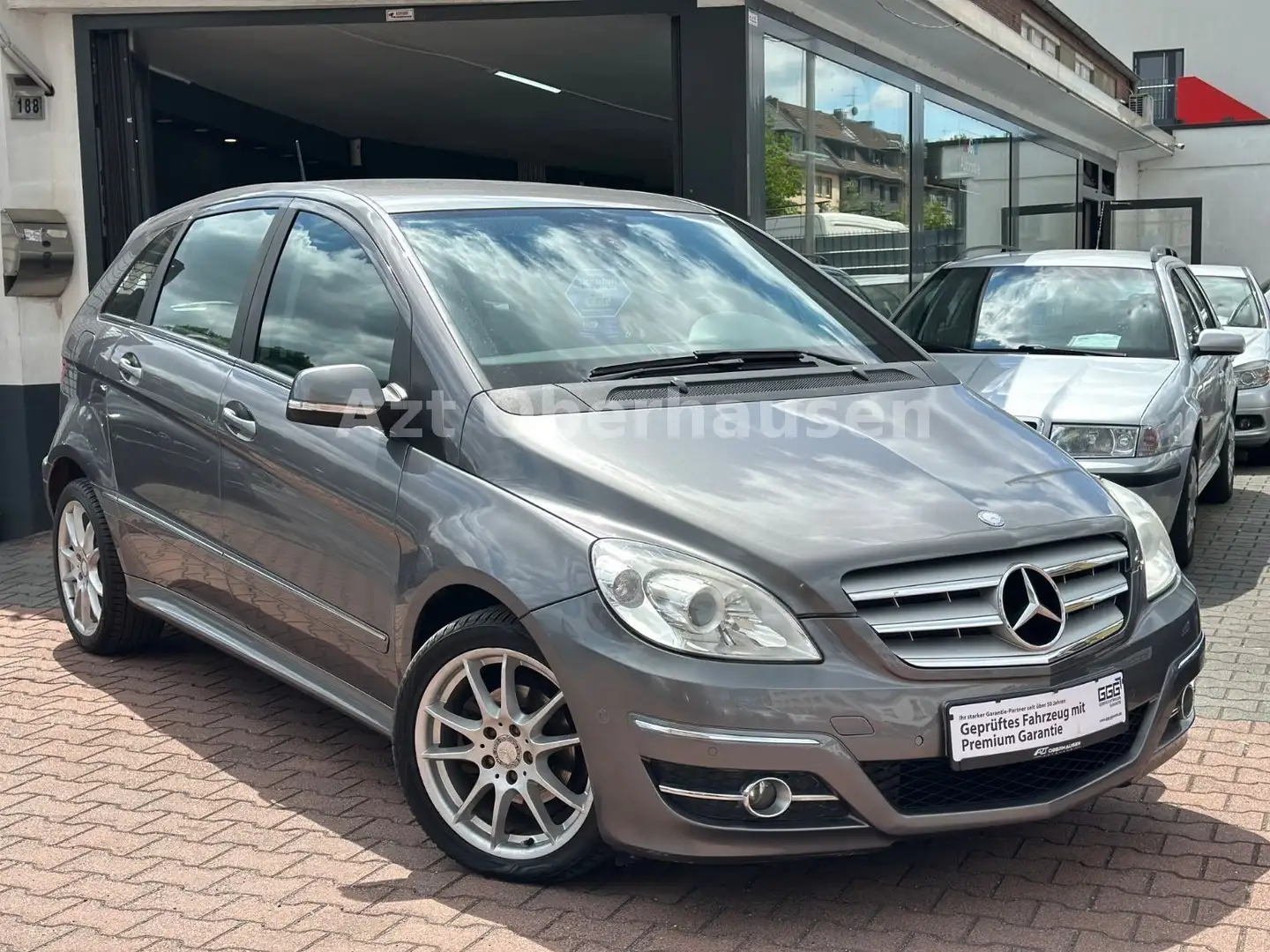 Mercedes-Benz B 180 B -Klasse B 180*AUTOMATIK*TÜV NEU*AHK* Grijs - 1