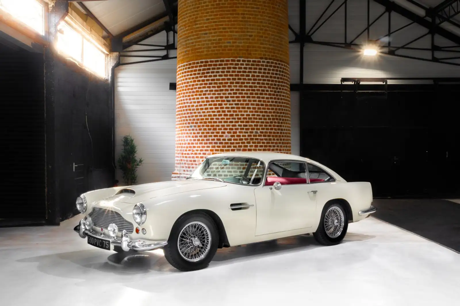 Aston Martin DB4