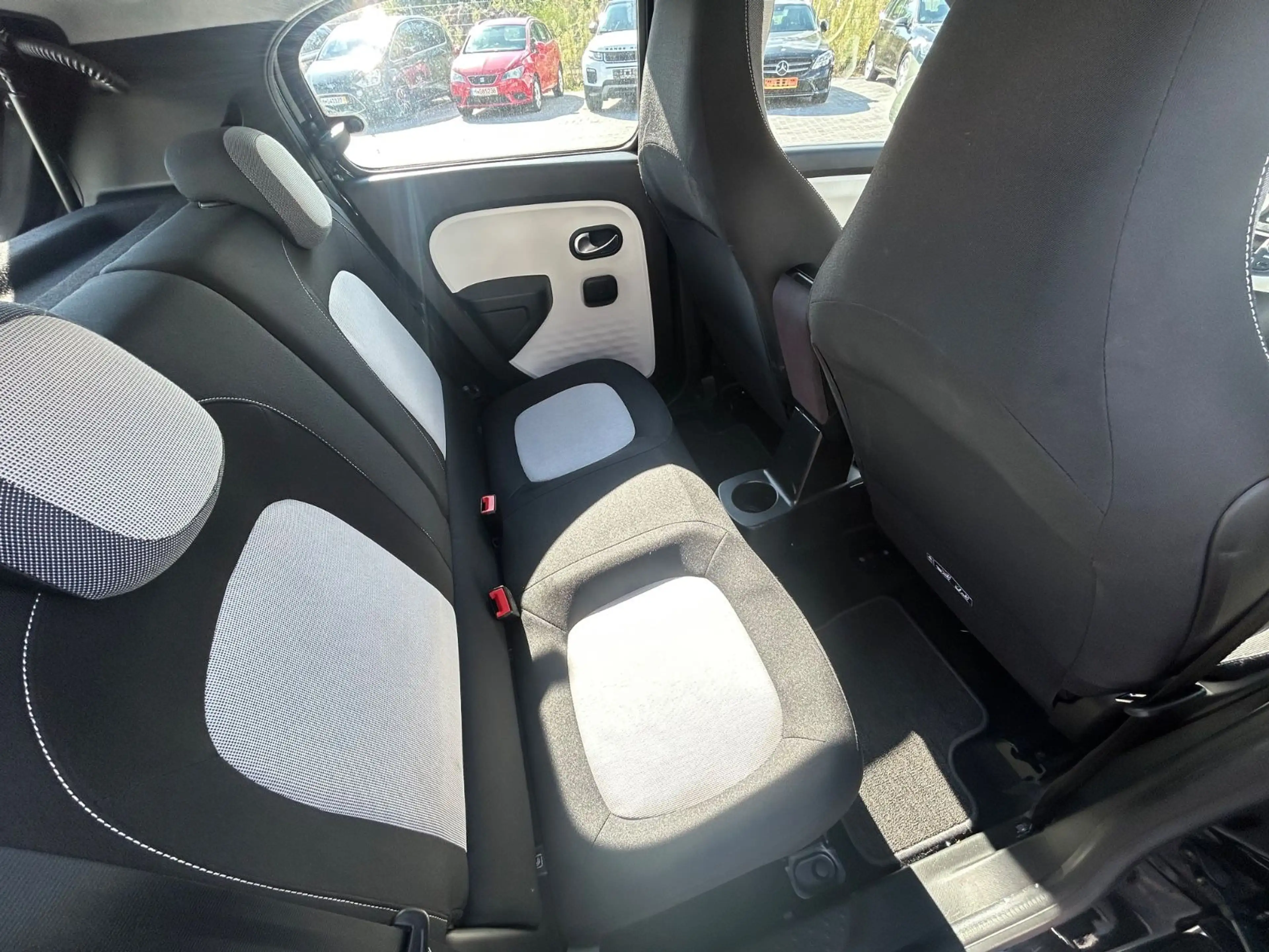 Renault Twingo Limited — photo 12