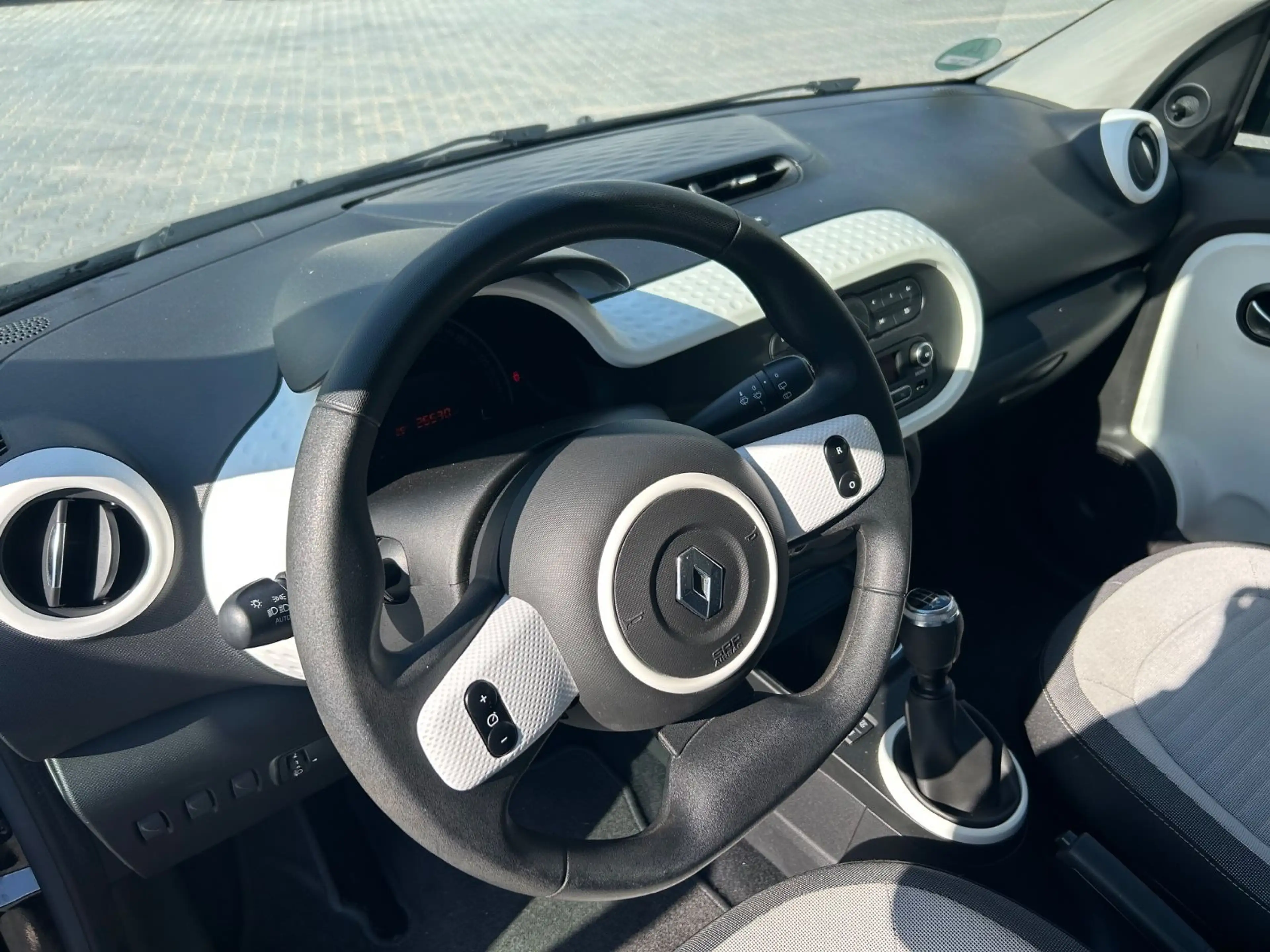 Renault Twingo Limited — photo 8