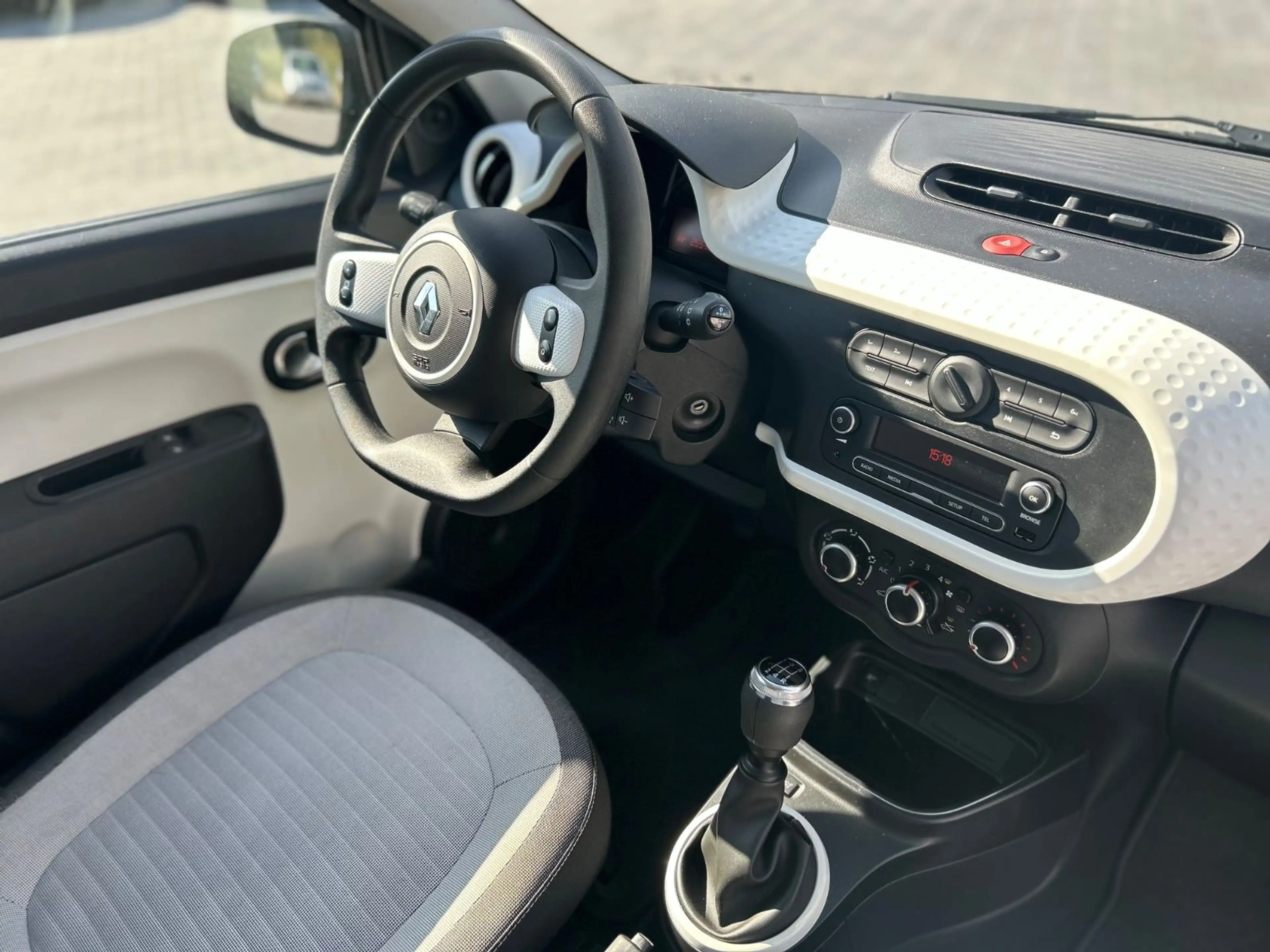 Renault Twingo Limited — photo 11