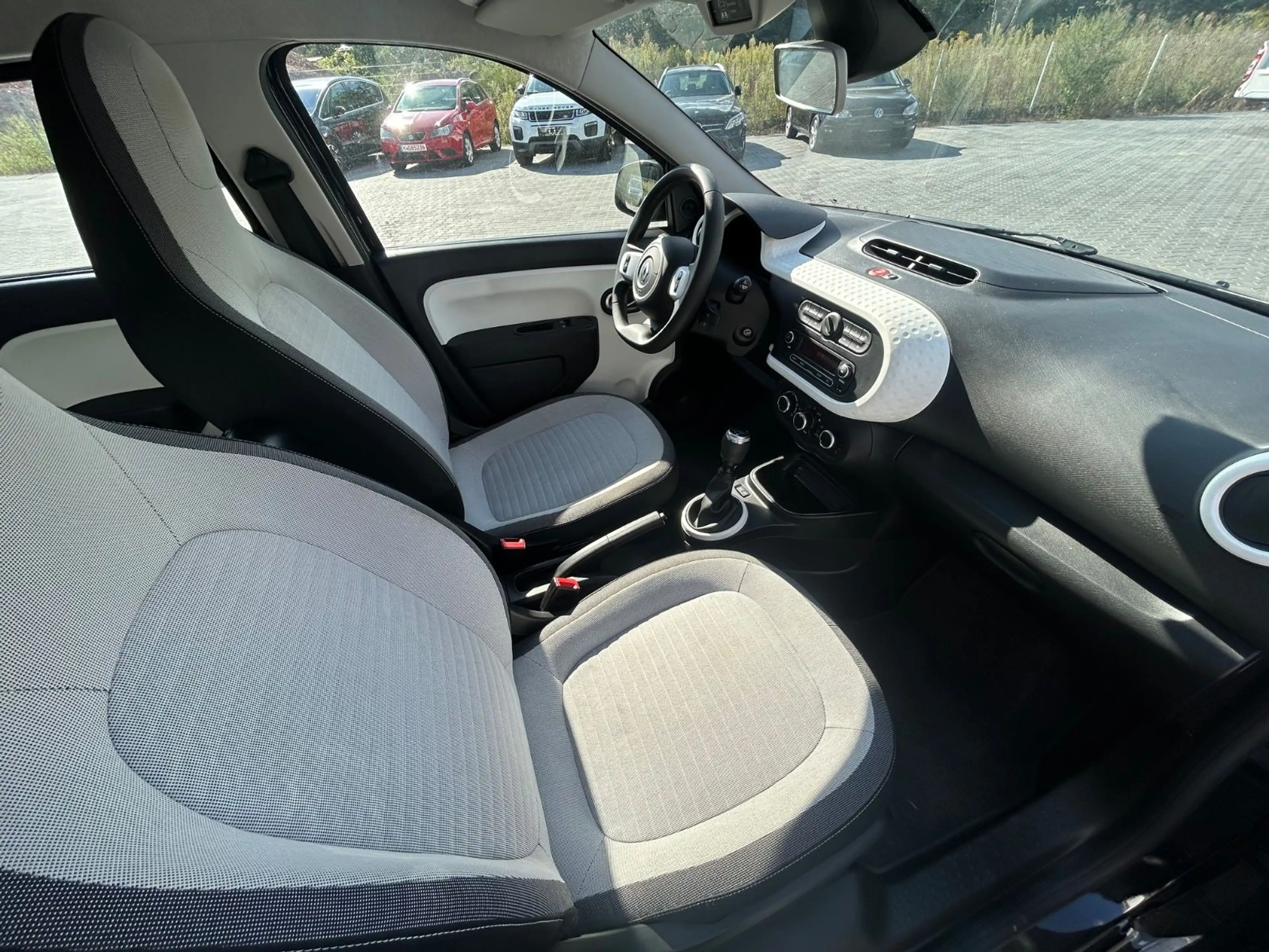 Renault Twingo Limited — photo 10