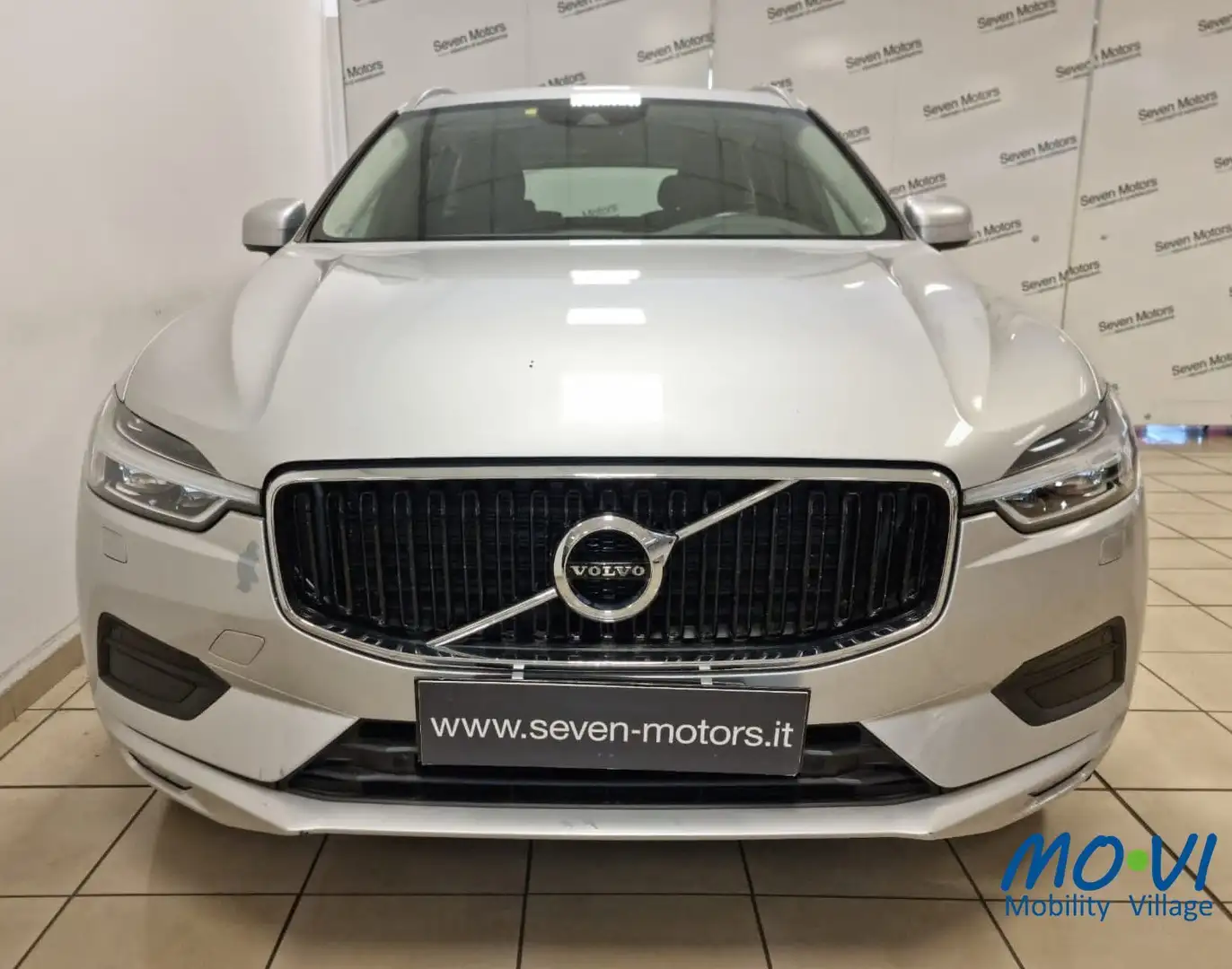 Volvo XC60 B4 AWD Geartronic Business Plus Grau - 2