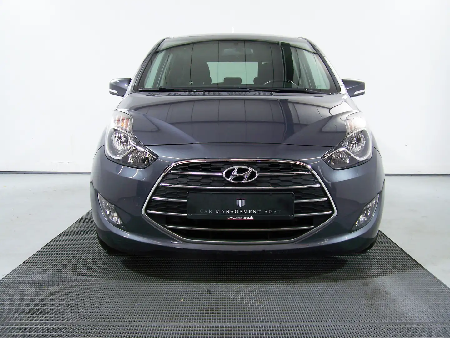 Hyundai iX20 1.6 Passion 1.H+NAv+PDC+KAM+SITZH+PANORAM+ Grau - 2