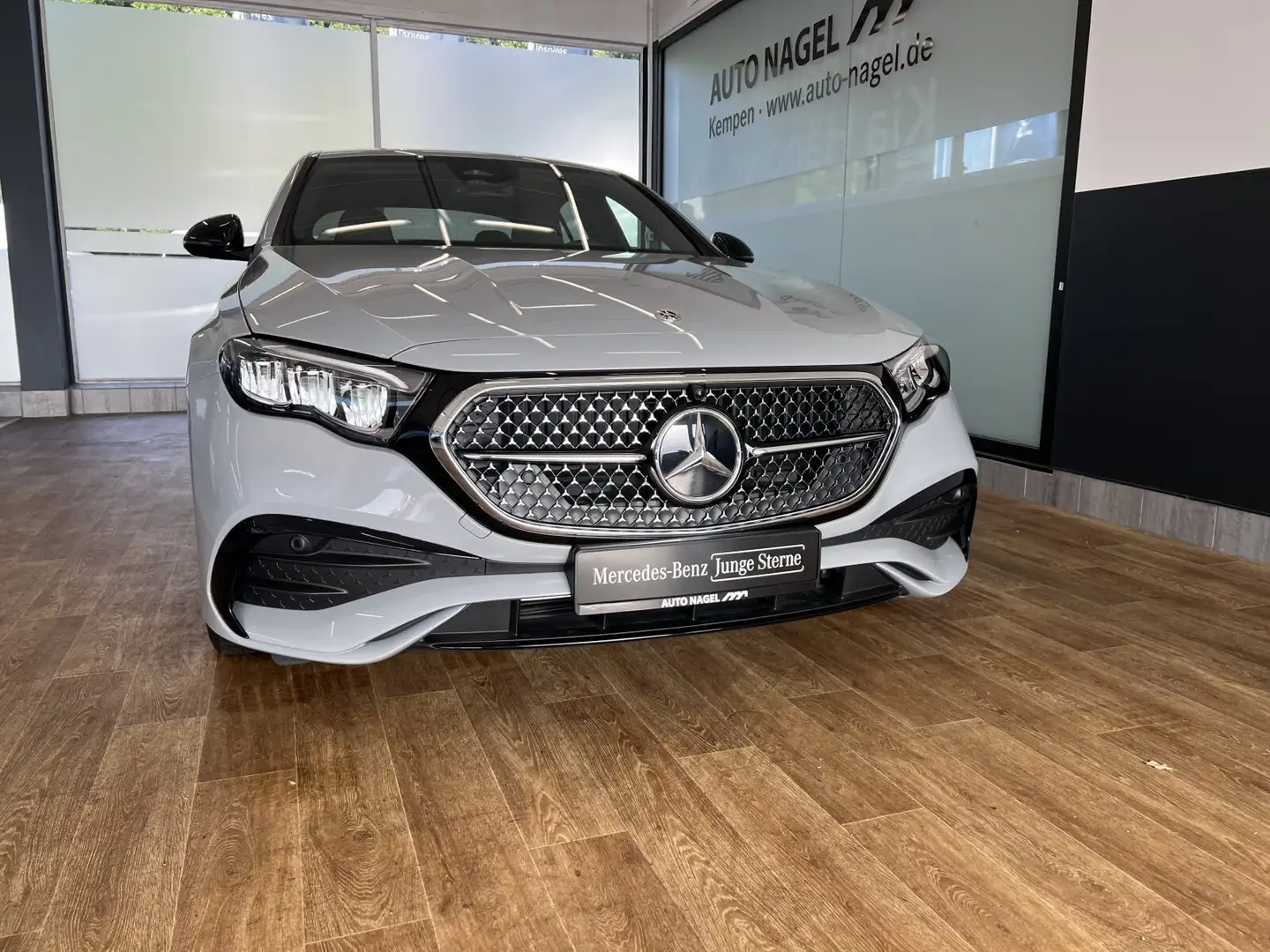 Mercedes-Benz E 220 E 220 d 4M AMG +LED+NAVI+DISTRONIC+Superscreen+ Grau - 2