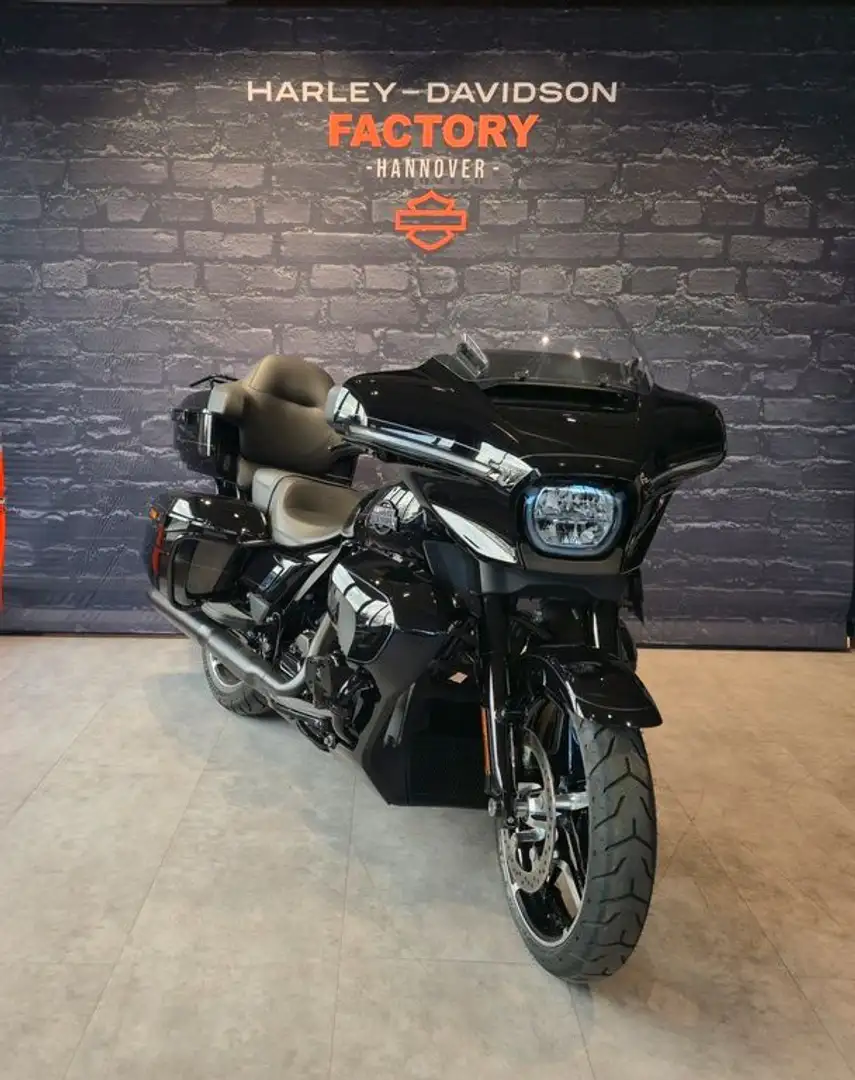 Harley-Davidson Street Glide Ultra Černá - 1