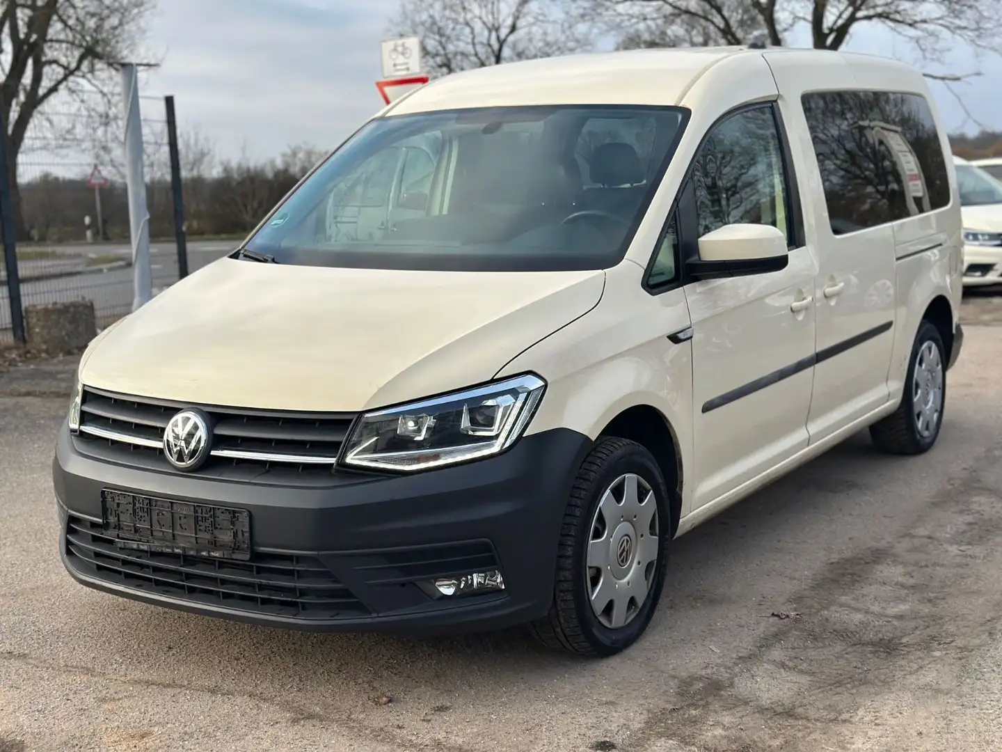 Volkswagen Caddy Maxi Aut*Rollstuhl*Rampe*PDC*Xen*LED* Beige - 1