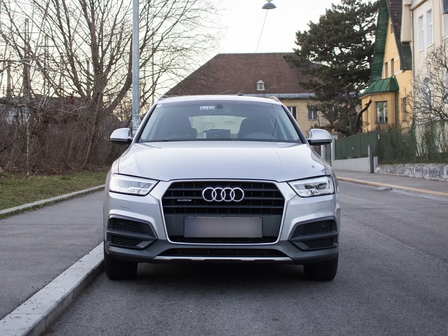 Audi Q3 2,0 TFSI quattro Design S-tronic Silber - 2