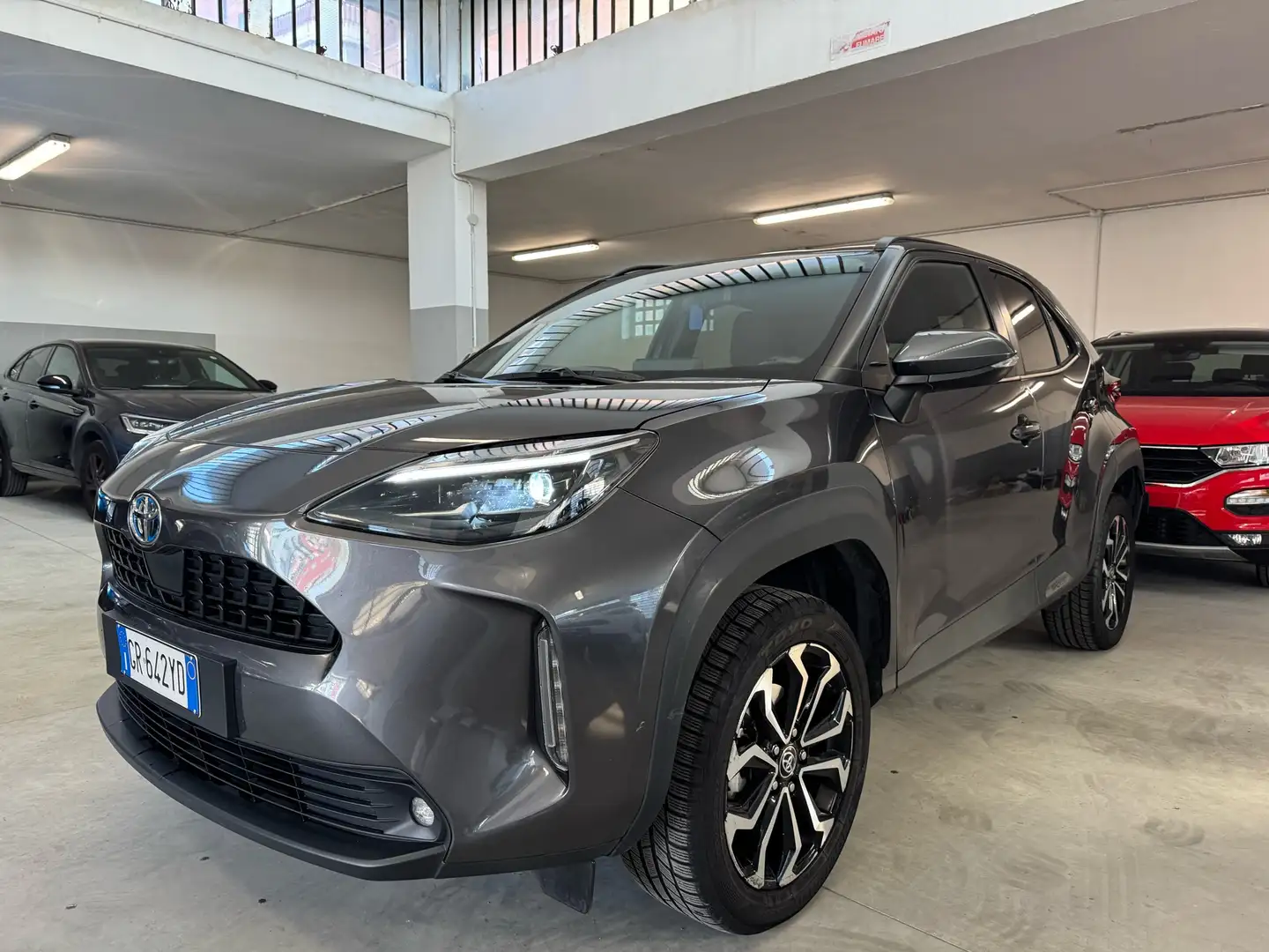 Toyota Yaris Yaris Cross 1.5h Trend fwd 116cv e-cvt Grau - 1