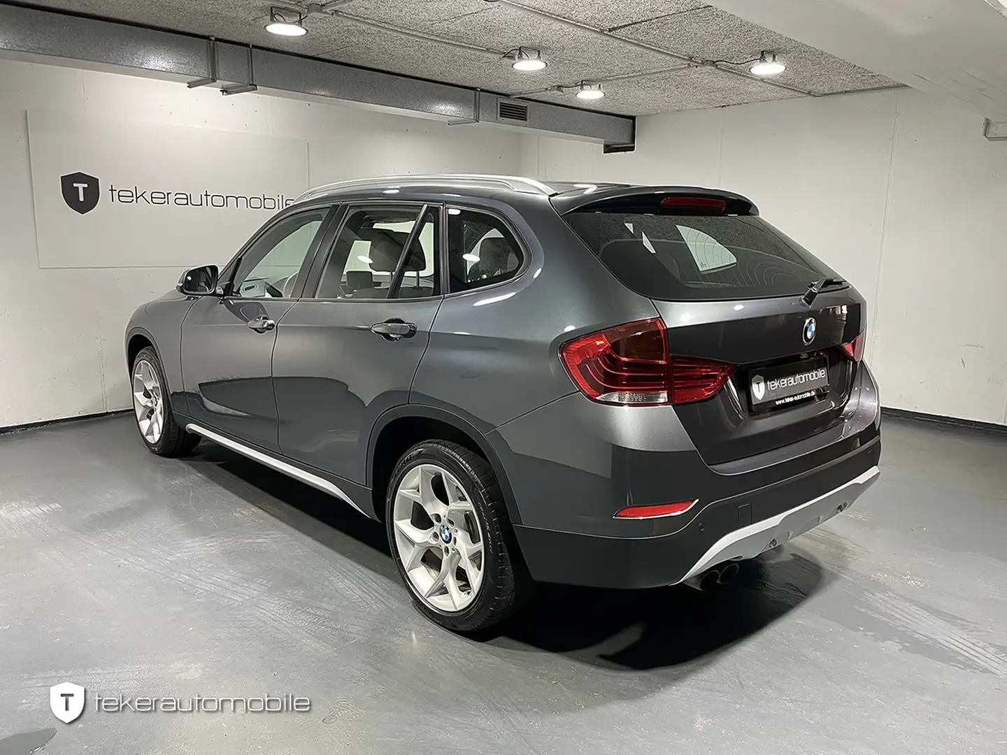 BMW X1 20 i xDrive *Xenon*Navi*Leder* Grau - 2