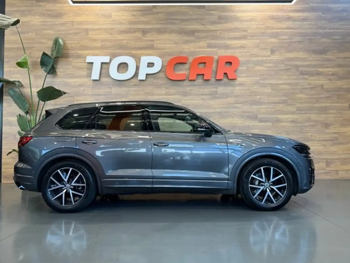Volkswagen Touareg 3.0 Tdi R-Line 286 cv Gris - 2