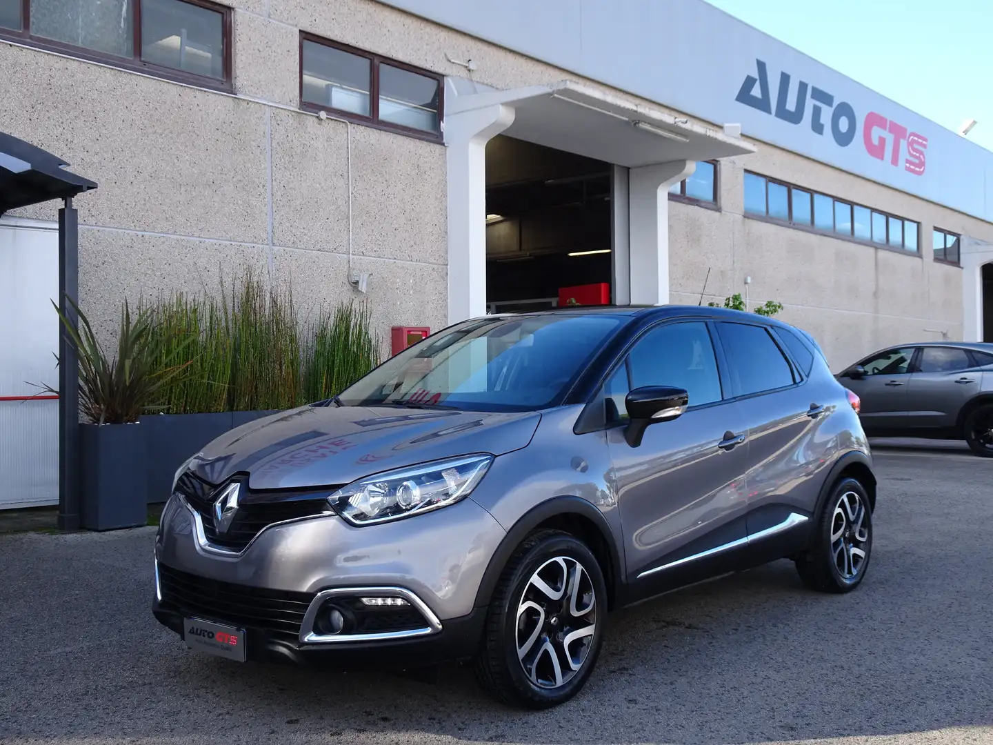 Renault Captur Captur 1.5 dci energy R-Link s&s Grijs - 1