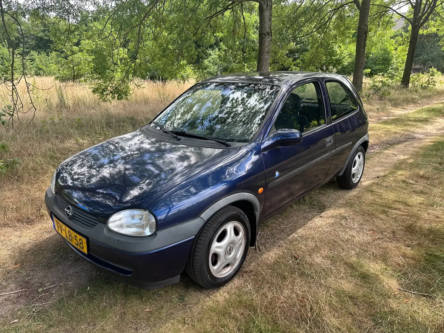 Opel Corsa 1.4i World Cup apk t/m 23-05-2026 Bleu - 1