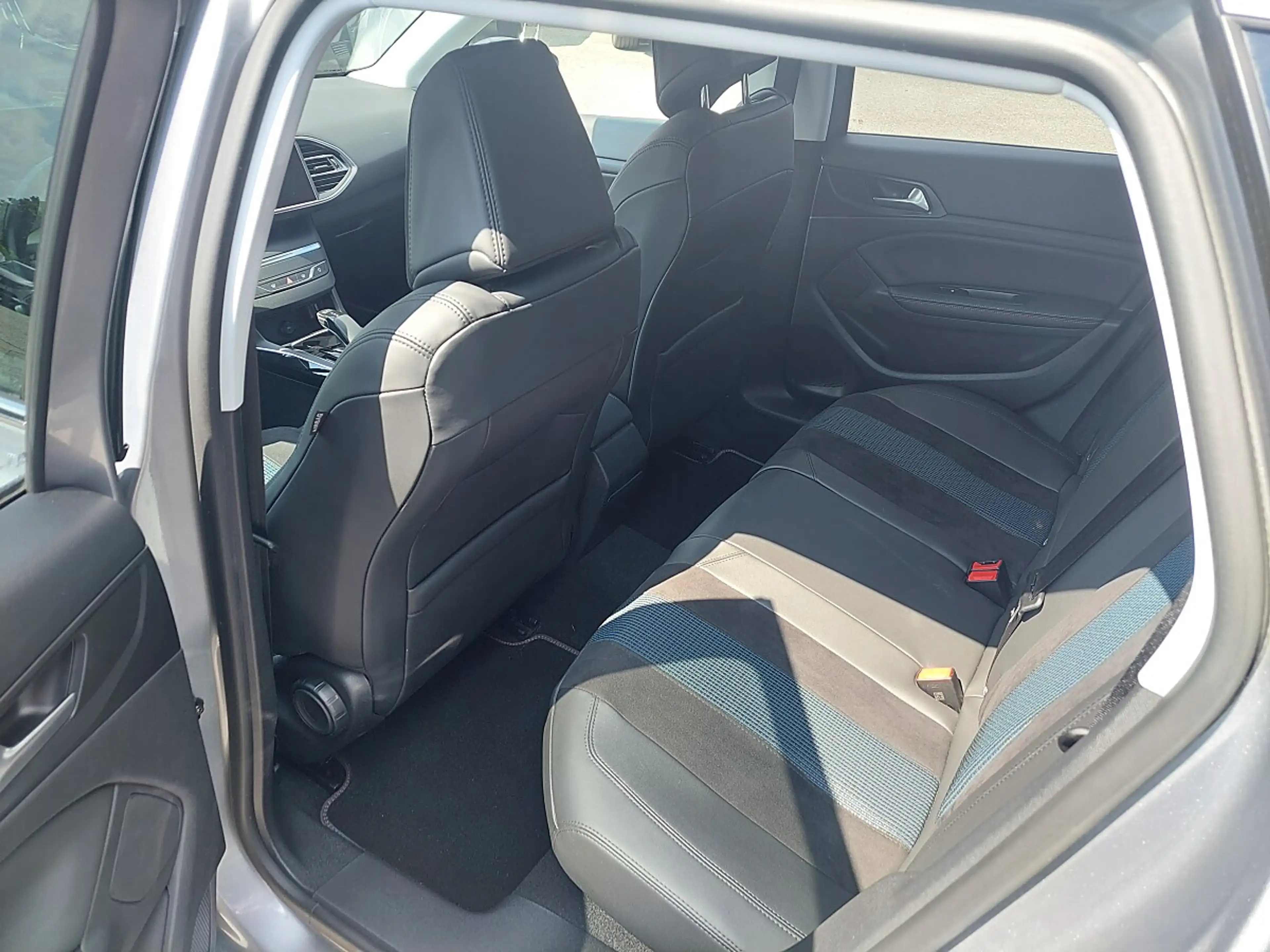Peugeot 308 SW 1,5 BlueHDI 130 Tech Edition S&S EAT8 Aut. — photo 8
