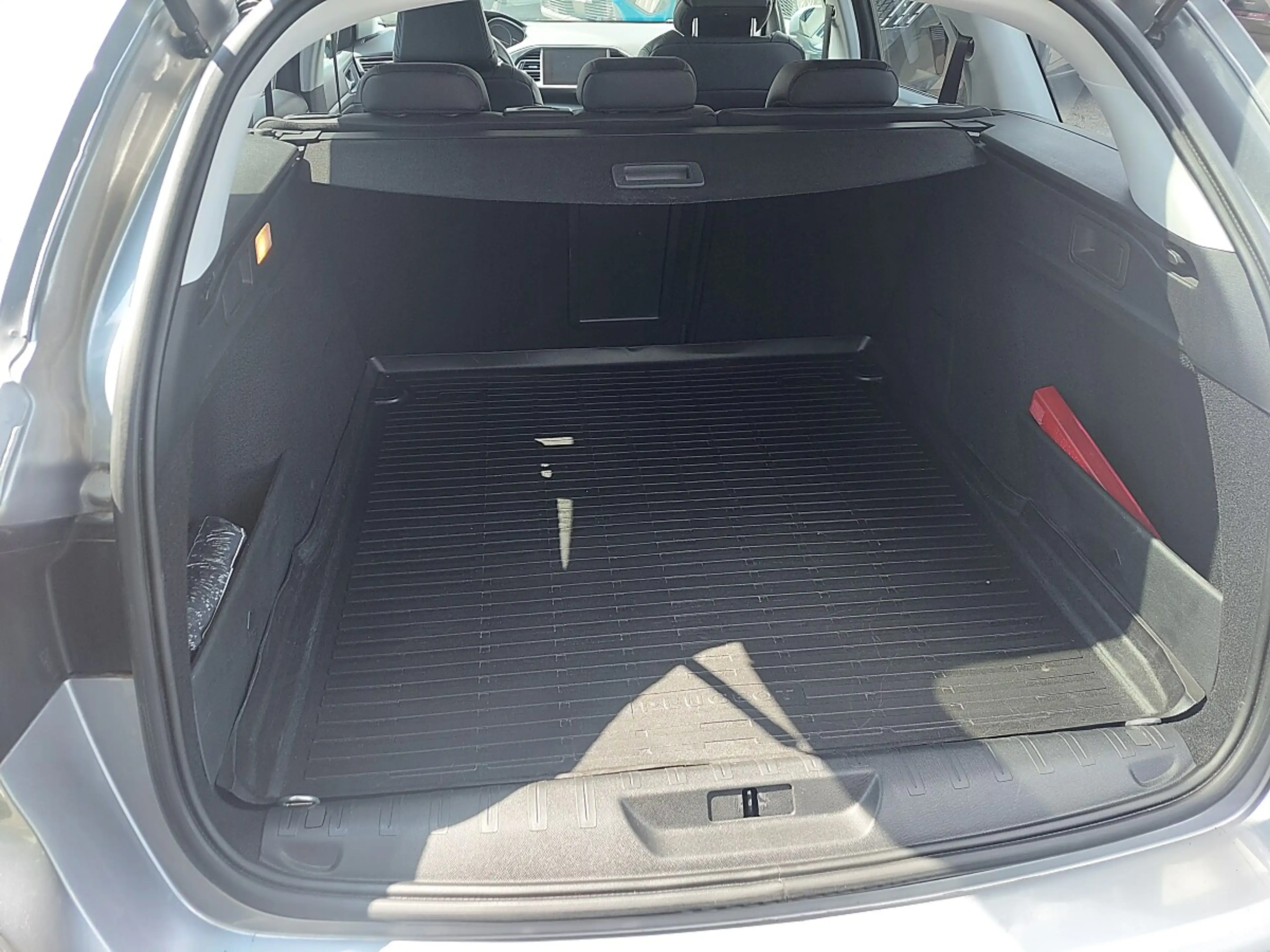 Peugeot 308 SW 1,5 BlueHDI 130 Tech Edition S&S EAT8 Aut. — photo 7