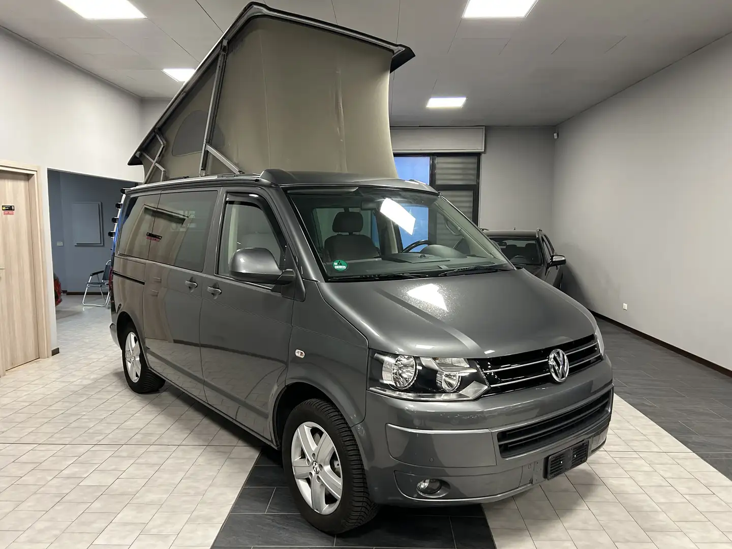 Volkswagen T5 California 2.0 Comfortline ( imm. camper mobili al interno ) Grigio - 2