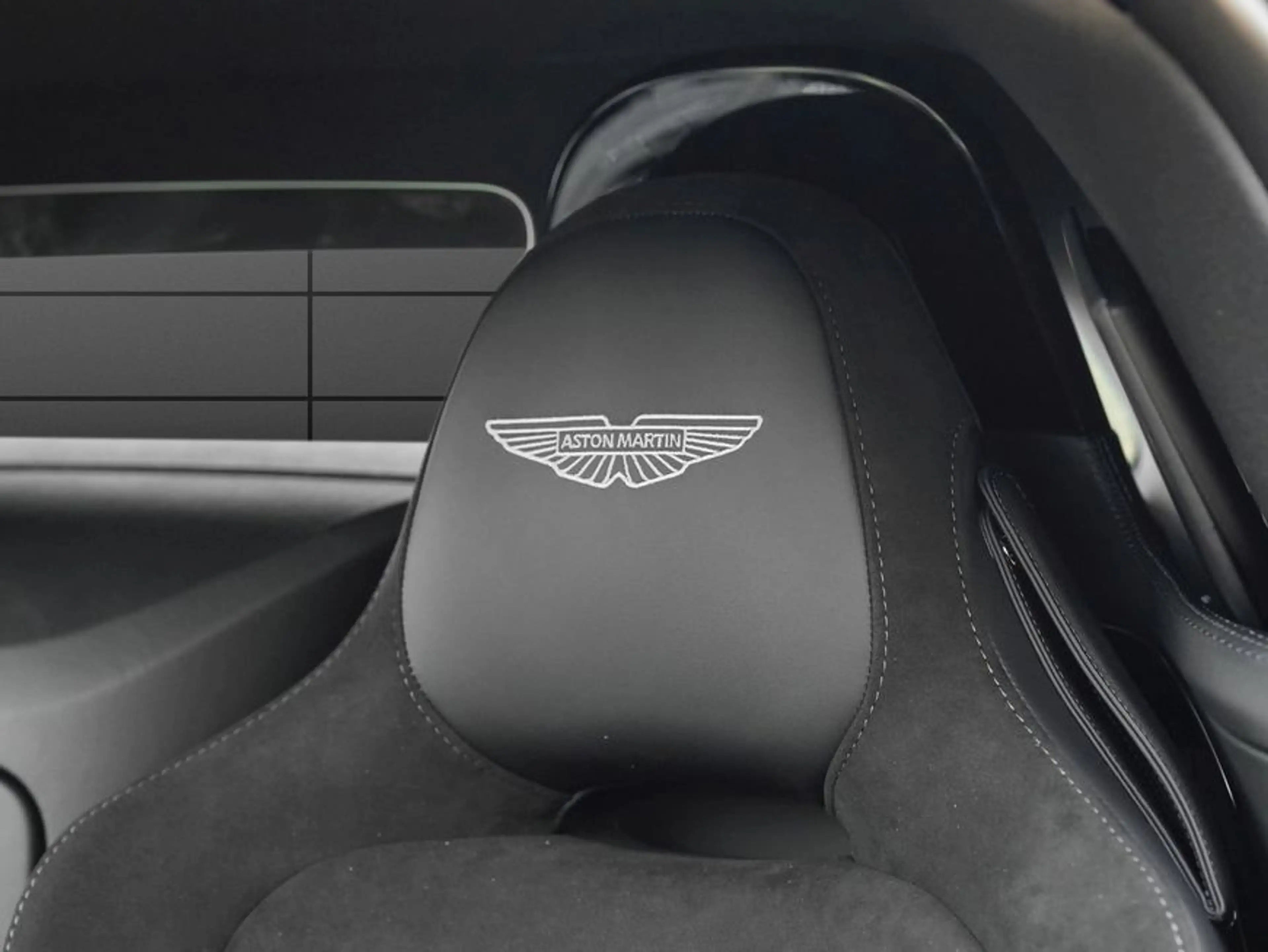 Aston Martin V8 Roadster — photo 5