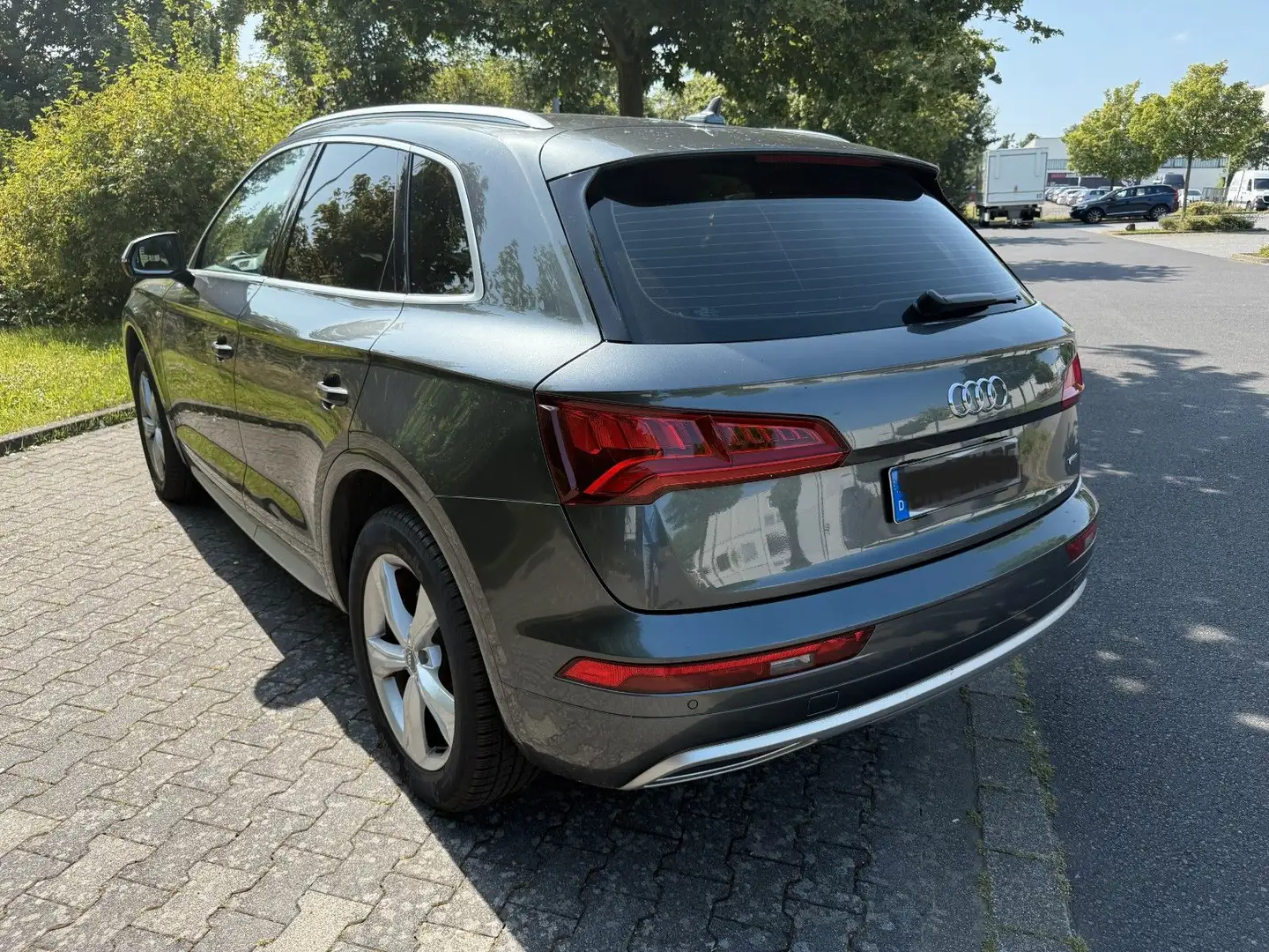 Audi Q5 40 TDI quattro sport,S-line,Navi,69500KM Grau - 2