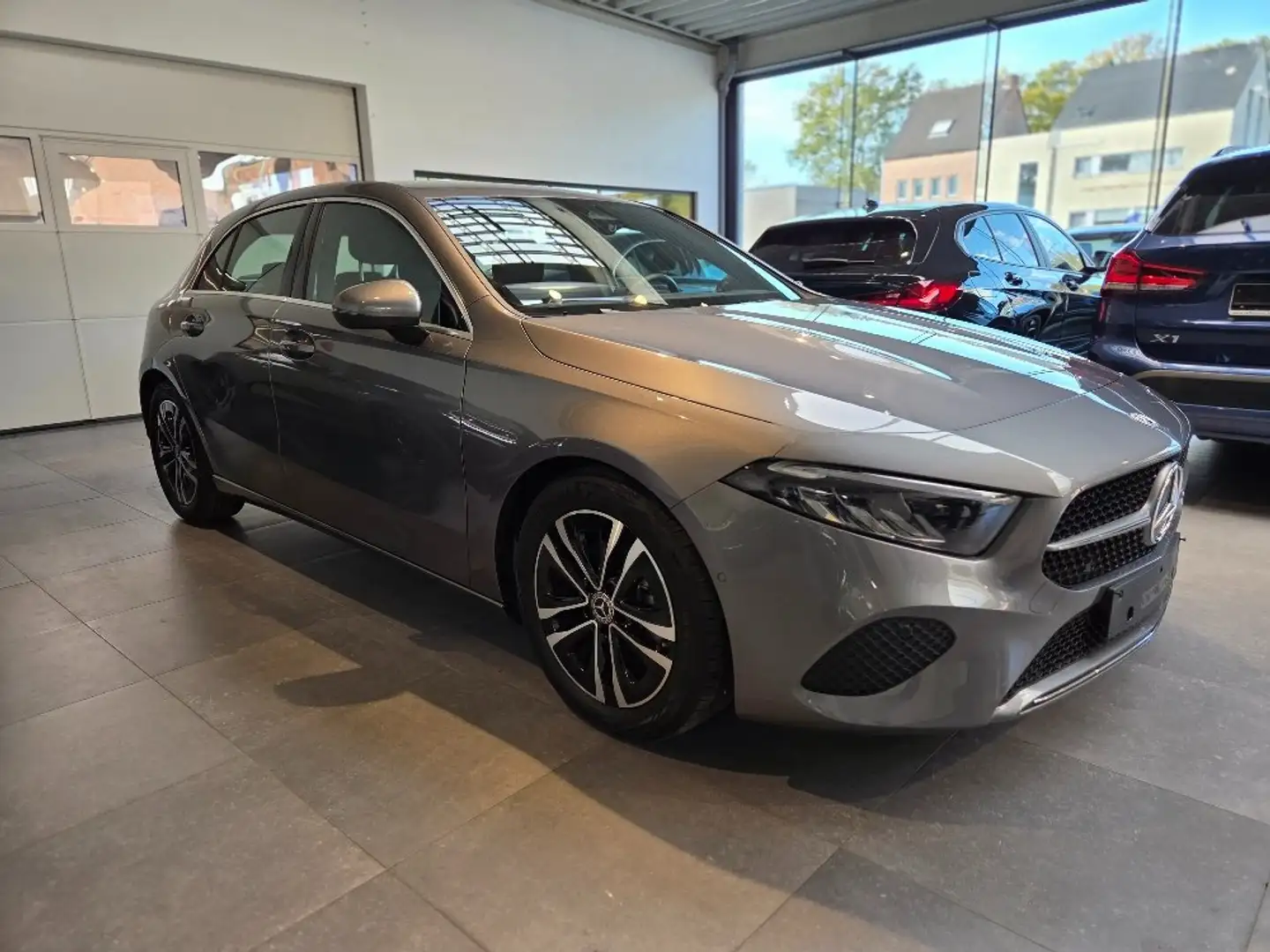 Mercedes-Benz A 180 A 180 7G-DCT Progressive Advanced Gris - 2