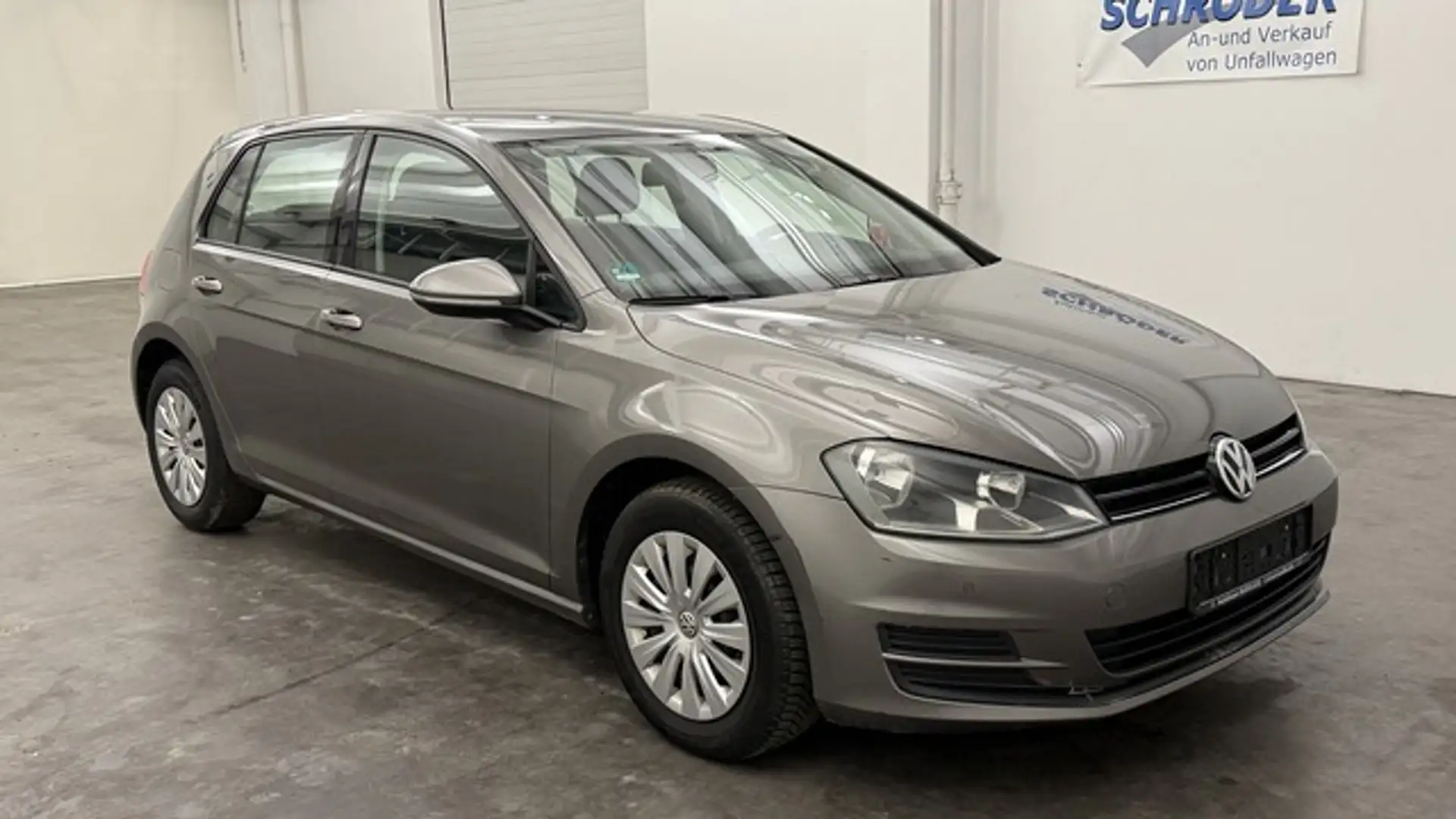 Volkswagen Golf VII Lim. 1.2 Trendline BMT *1.Hand*A/C* Grijs - 1
