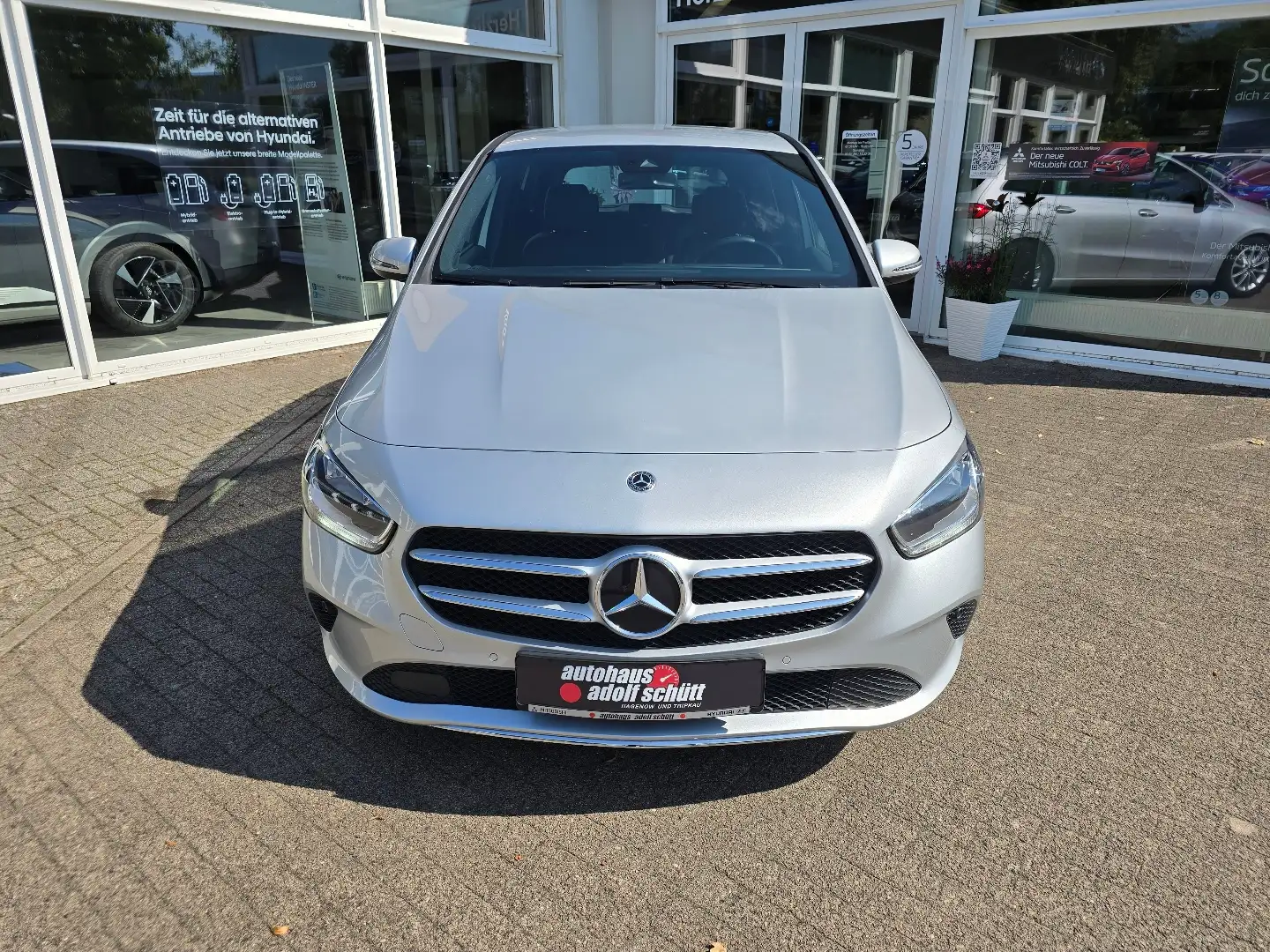 Mercedes-Benz B 180 B-Klasse B180 Style DCT 136 PS*AHK Plateado - 2