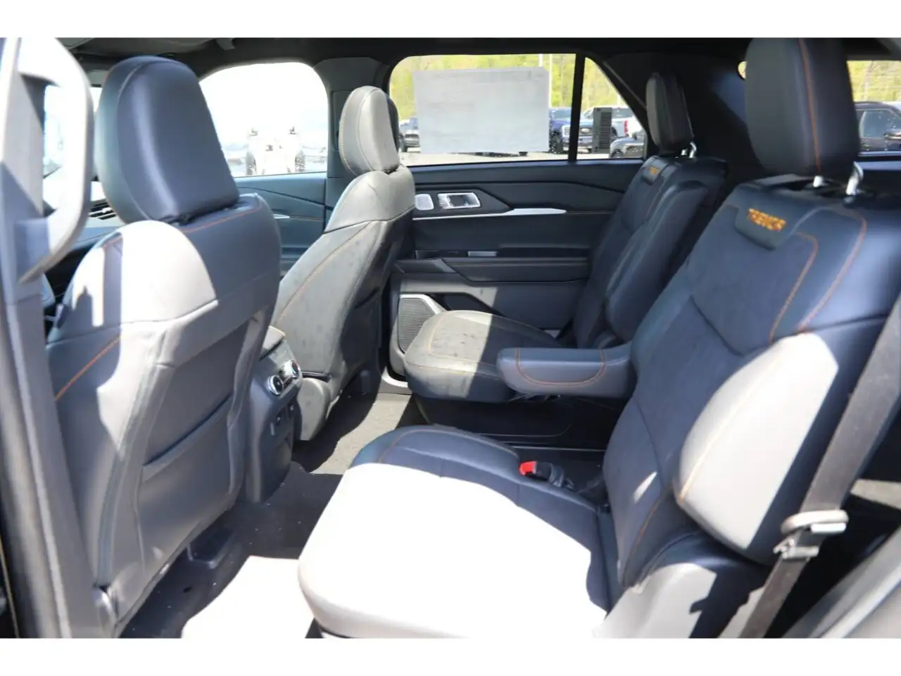 Ford Explorer снимка Ford Explorer