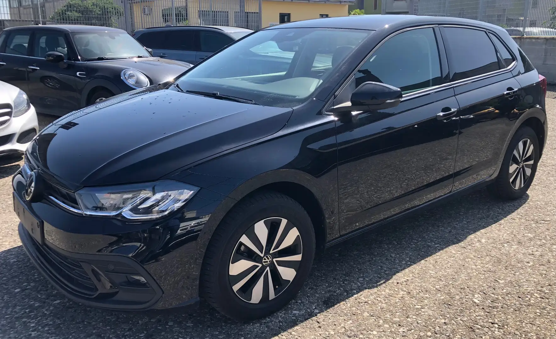 Volkswagen Polo 1.0 tsi MOVE  95cv Fari  Led Navi CarPlay Cerchi Nero - 1