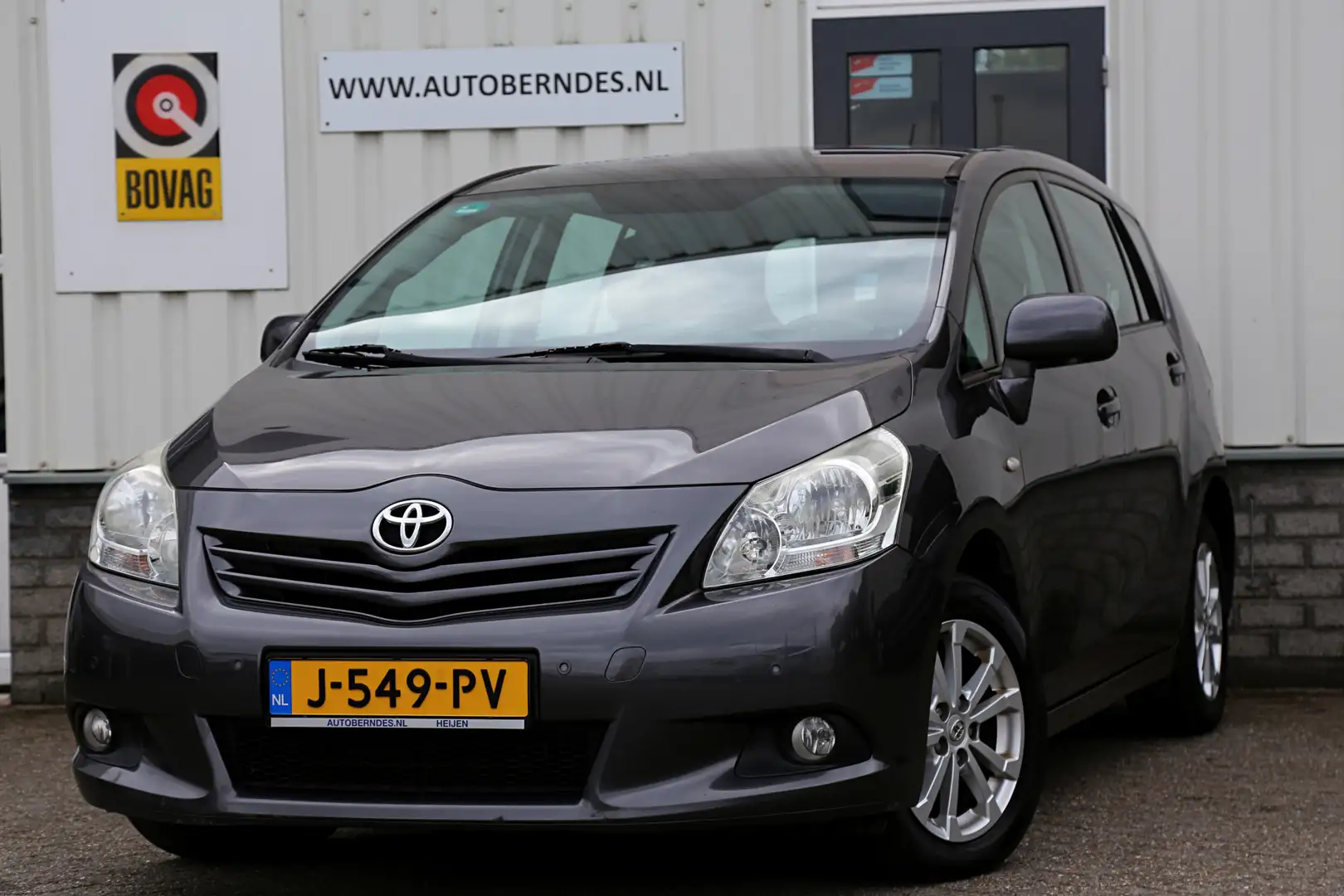 Toyota Verso 1.6 VVT-i Business*Panodak/Trekhaak/Cruise-Control Grau - 1