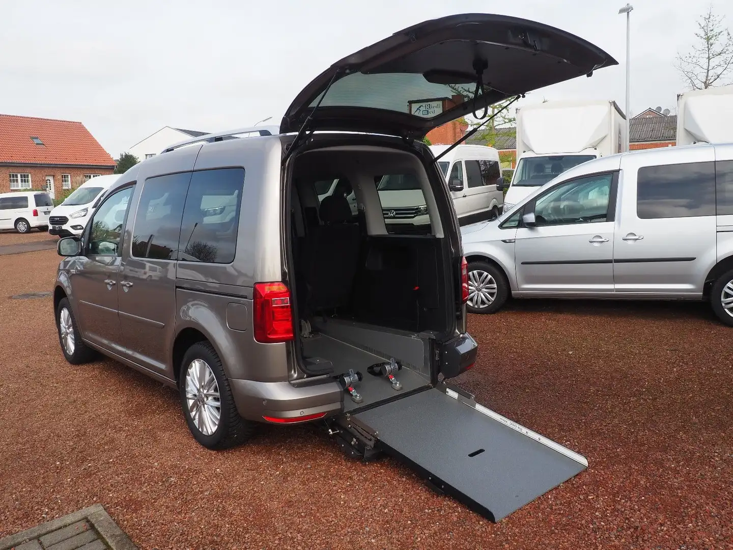 Volkswagen Caddy Klima Rollstuhlgerecht Wenderampe AMF Beige - 1