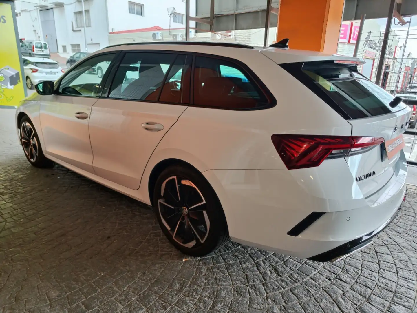 Skoda Octavia Combi 2.0TDI RS 147kW DSG Blanco - 2
