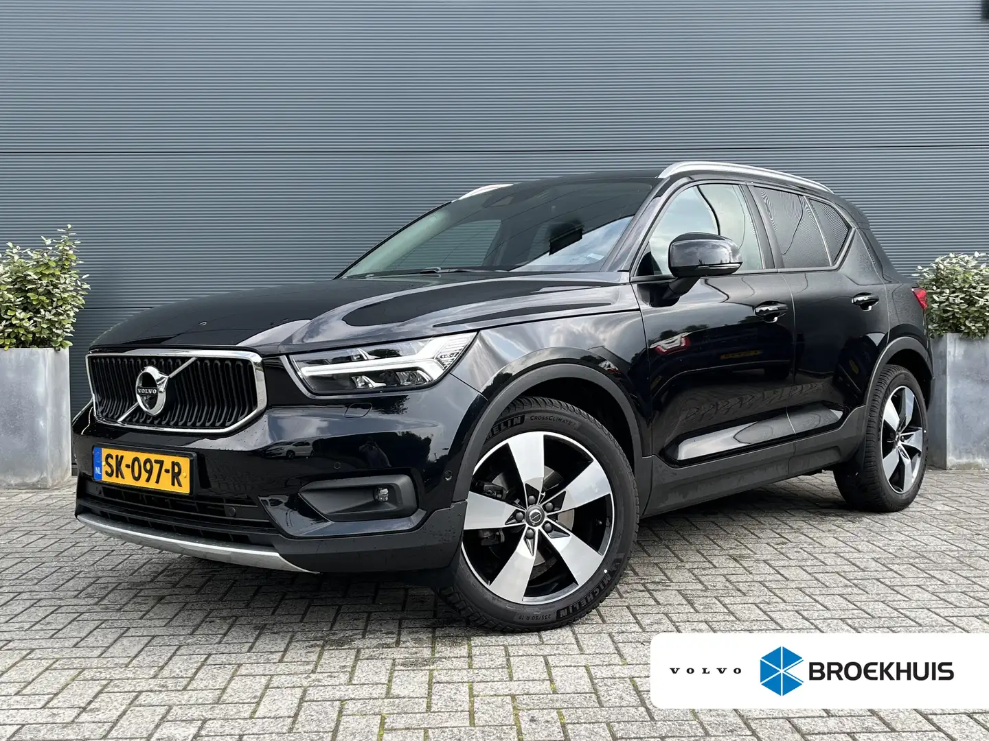 Volvo XC40 2.0 T5 AWD Intro Edition | Audio installatie premi Zwart - 1