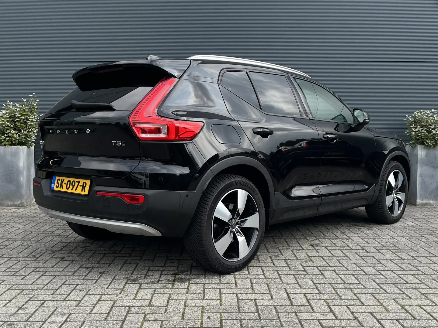 Volvo XC40 2.0 T5 AWD Intro Edition | Audio installatie premi Zwart - 2