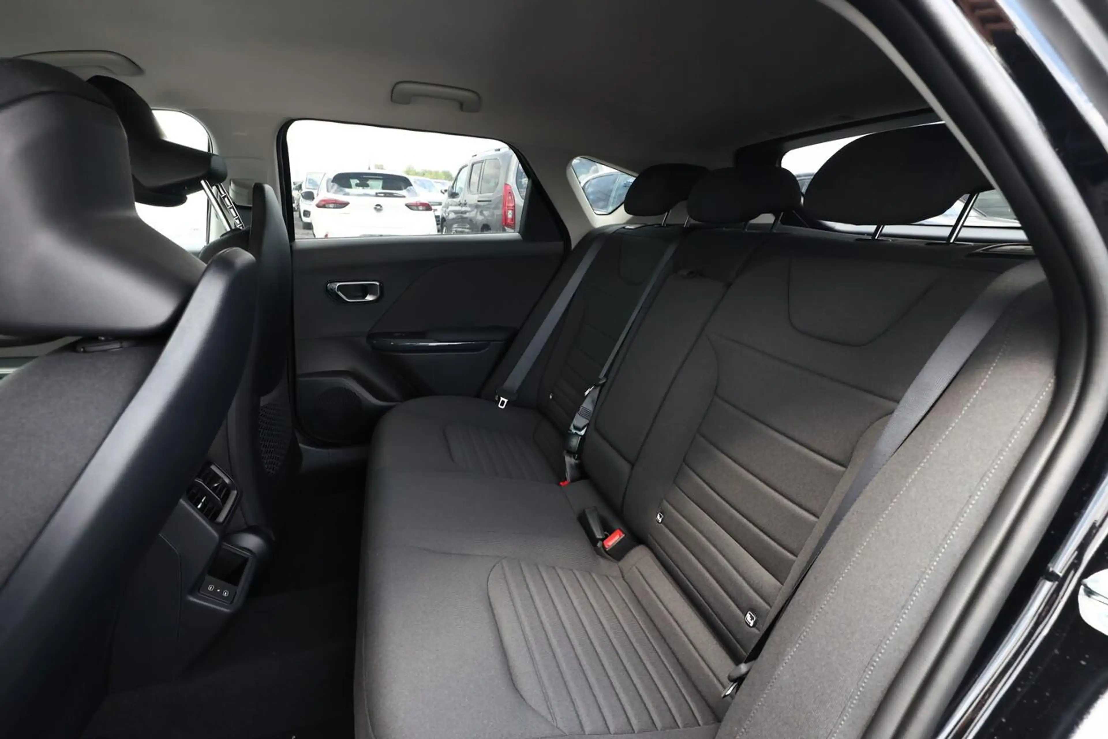 Kia K4 Vision DCT ACC LED Nav SHZ PrivG Kam Keyl LHZ 1... — photo 10
