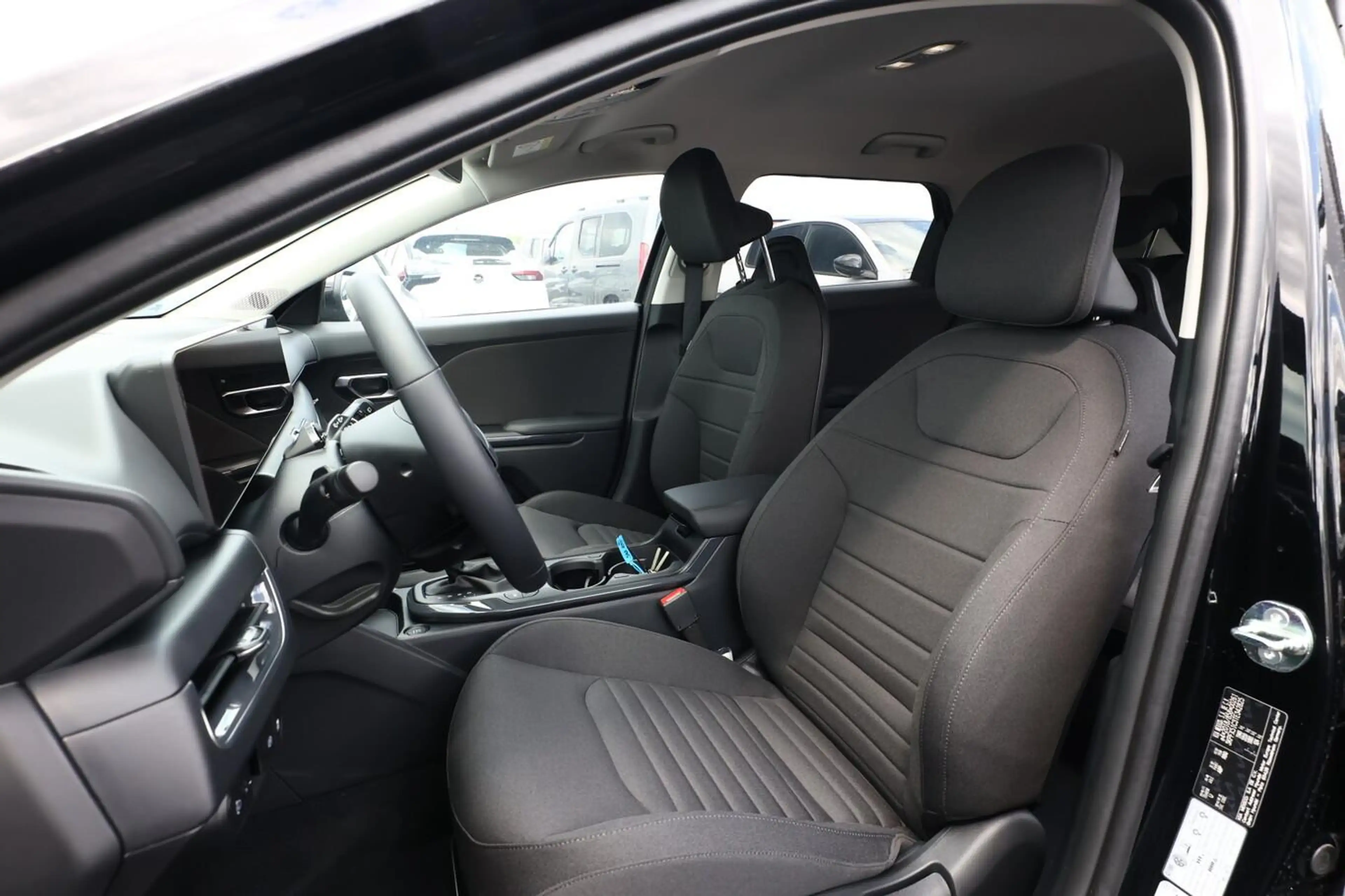 Kia K4 Vision DCT ACC LED Nav SHZ PrivG Kam Keyl LHZ 1... — photo 6