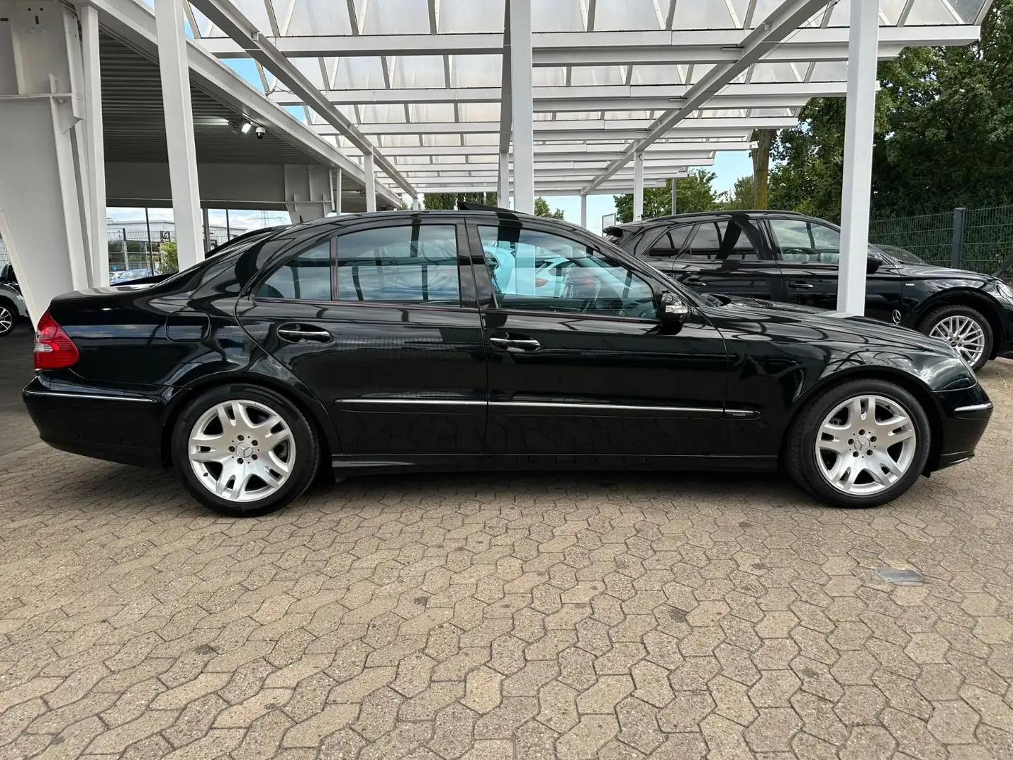 Mercedes-Benz E 50 AMG E 500 Limousine*110TKM*1Hand*Leder*Navi*Bi- Schwarz - 1