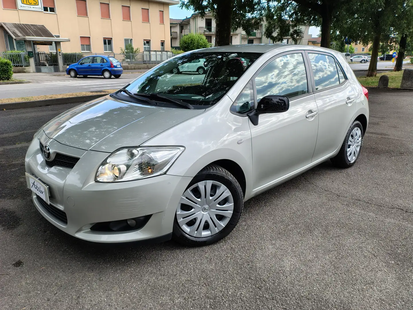 Toyota Auris 5p 1.4 VVTI Sol 1PROPRIETARIO LIBRETTO SERVICE OK Gris - 1