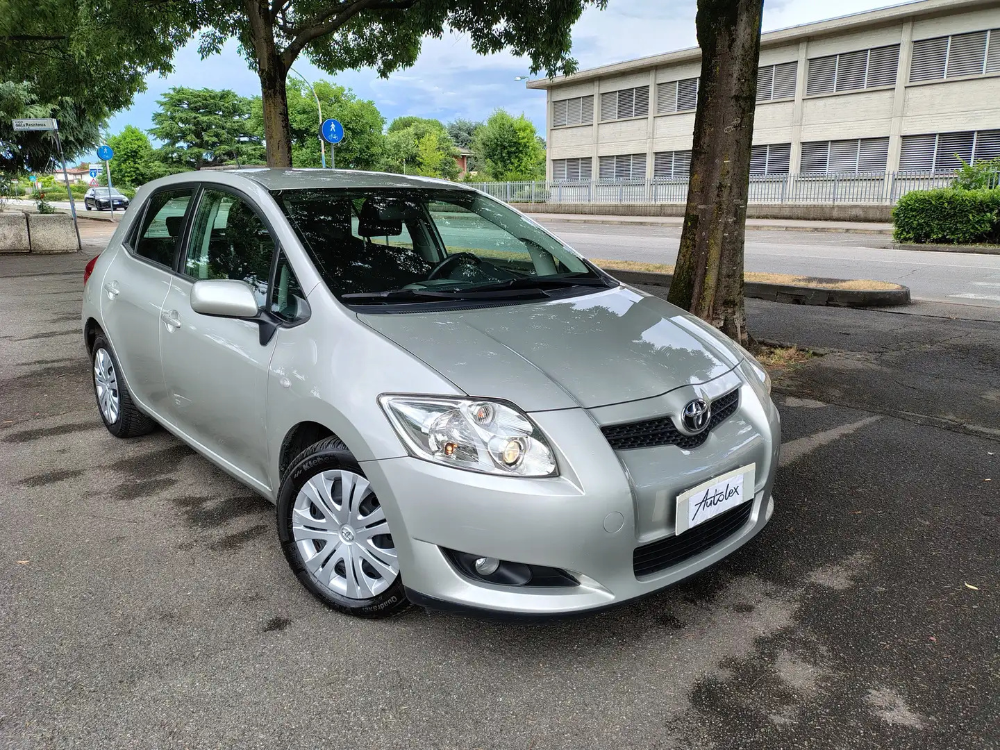 Toyota Auris 5p 1.4 VVTI Sol 1PROPRIETARIO LIBRETTO SERVICE OK Gris - 2