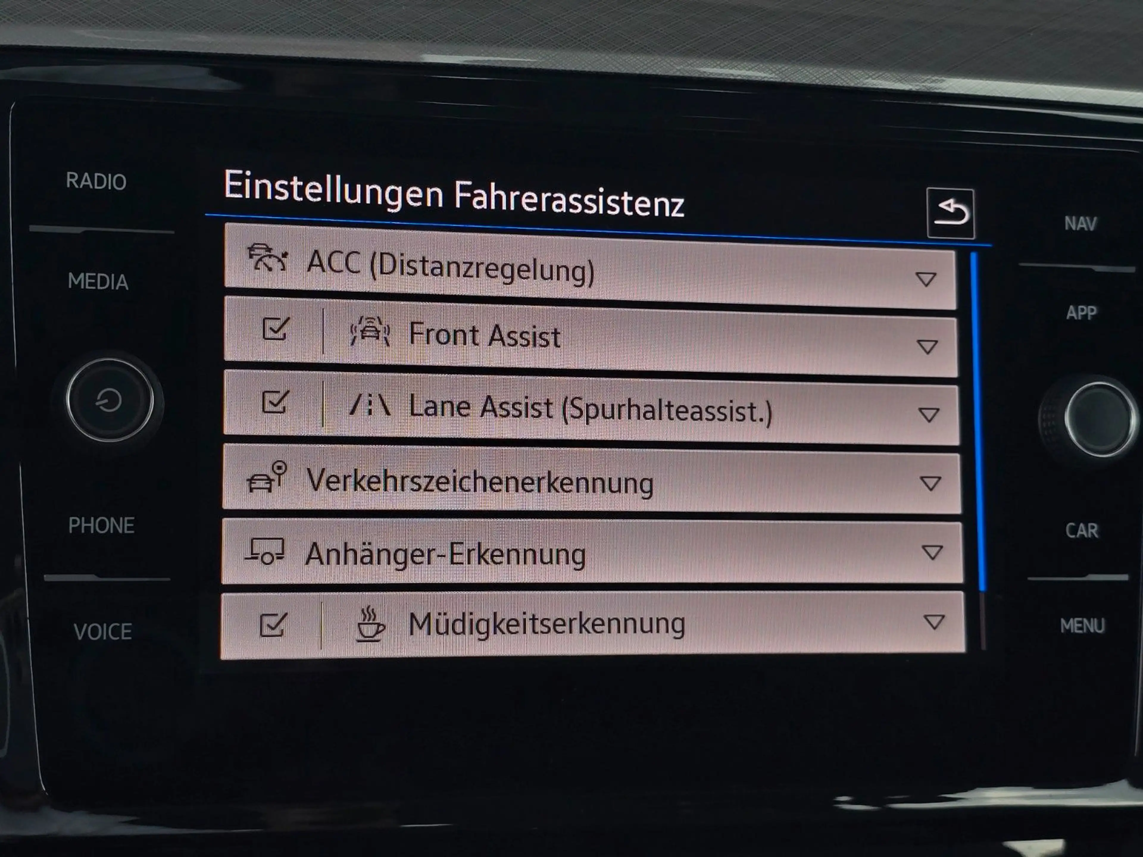Volkswagen Passat Variant Passat 2.0 TDI Var.*BUSINESS*DSG*NAV*LED*AHK*KAM — photo 24
