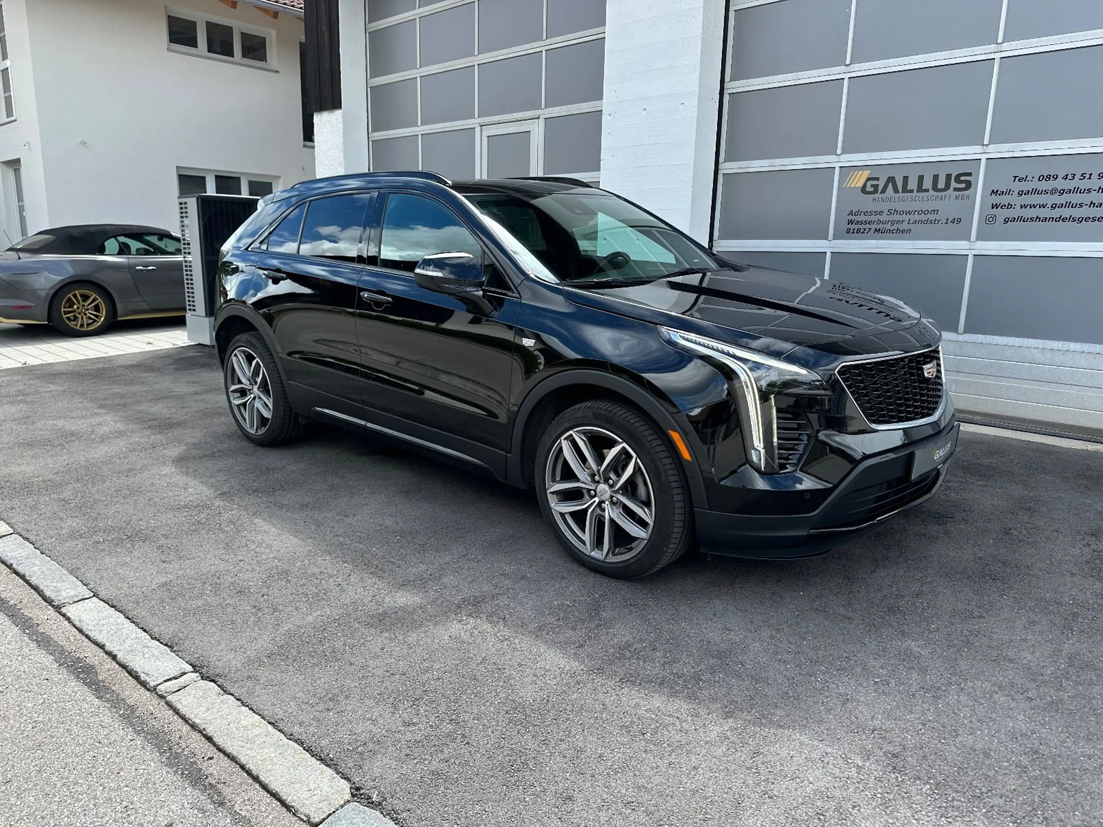 Cadillac XT4 Premium Luxury AWD Platinum — photo 3
