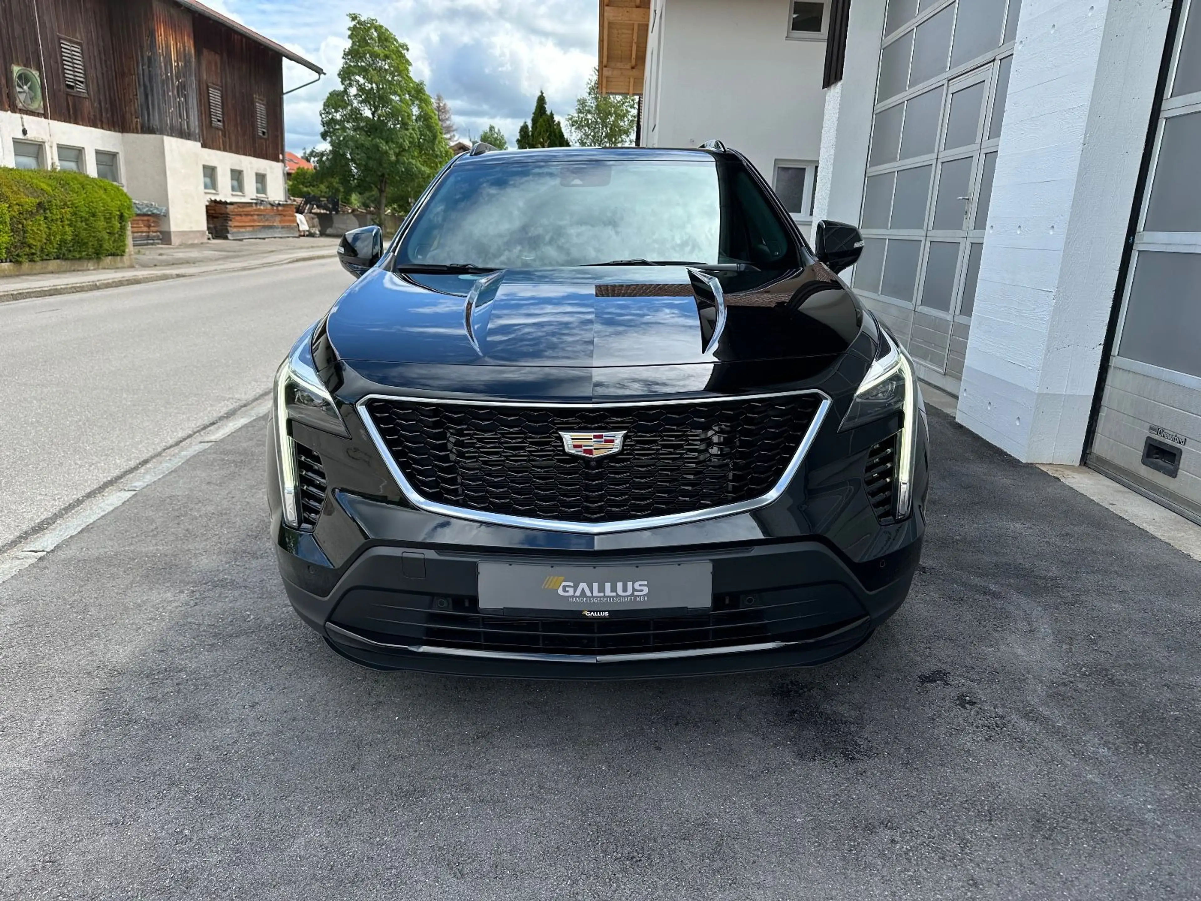 Cadillac XT4 Premium Luxury AWD Platinum — photo 2