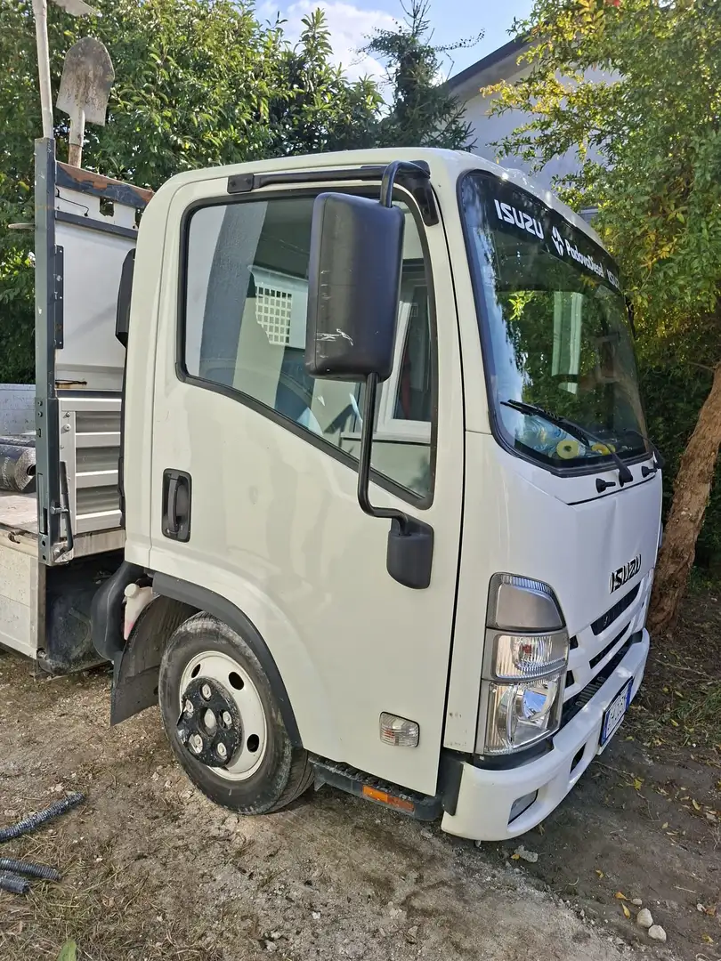 Isuzu M21 TT Белый - 2