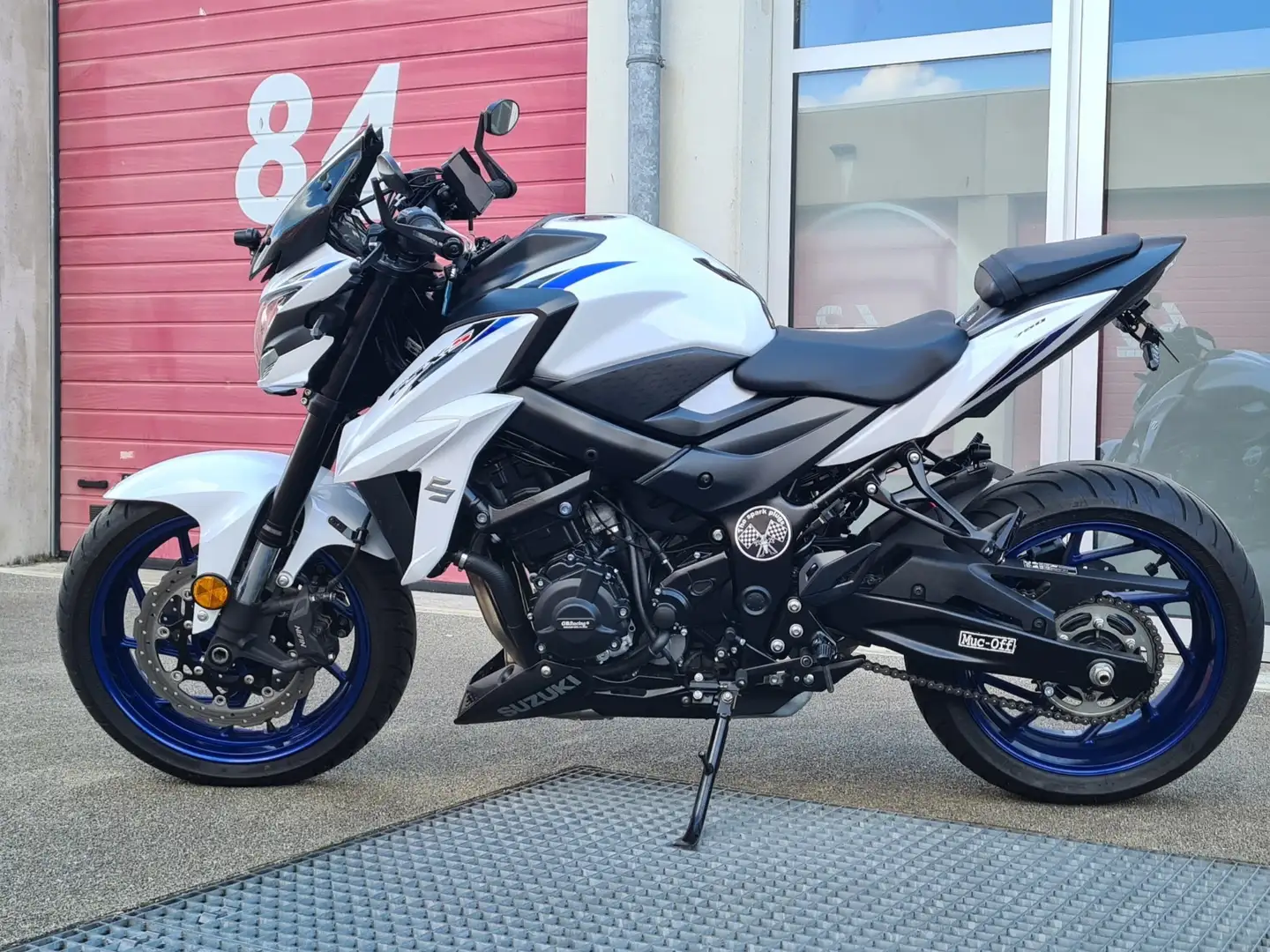 Suzuki GSX-S 750 dominator uitlaat decat gb racing gps tracker ZGAN Bianco - 2