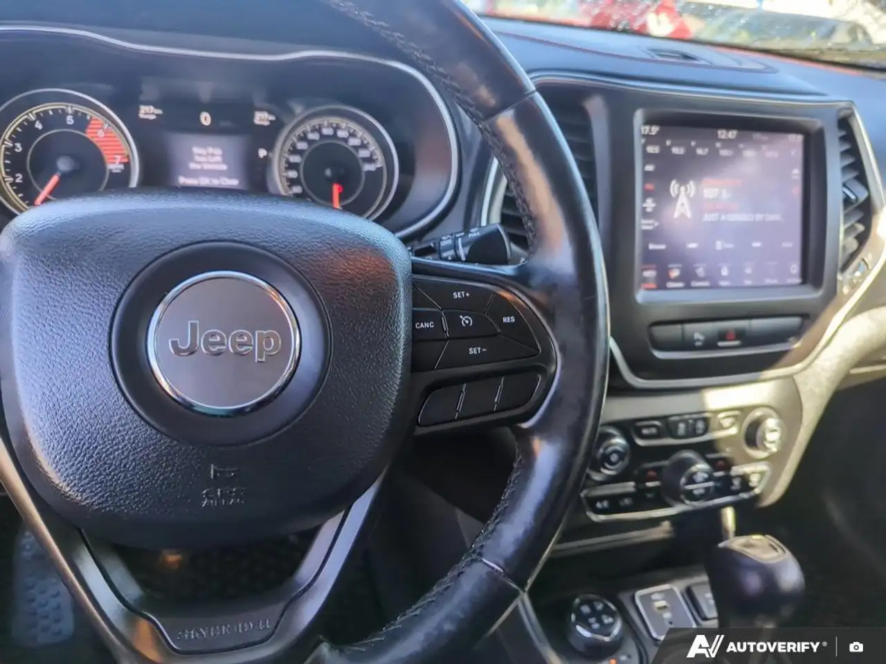 Jeep Cherokee снимка Jeep Cherokee