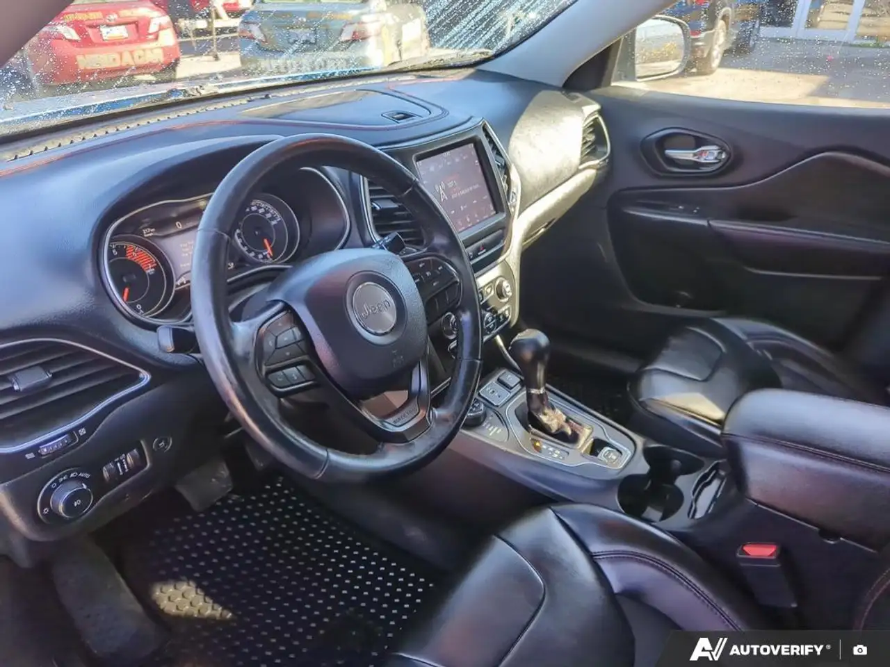 Jeep Cherokee снимка Jeep Cherokee