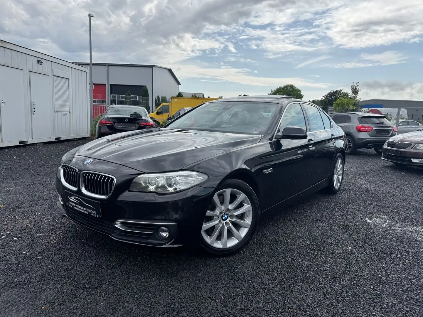BMW 520 5 Lim. 520 d 1 Hand Garantie Luxury Line Schwarz - 1