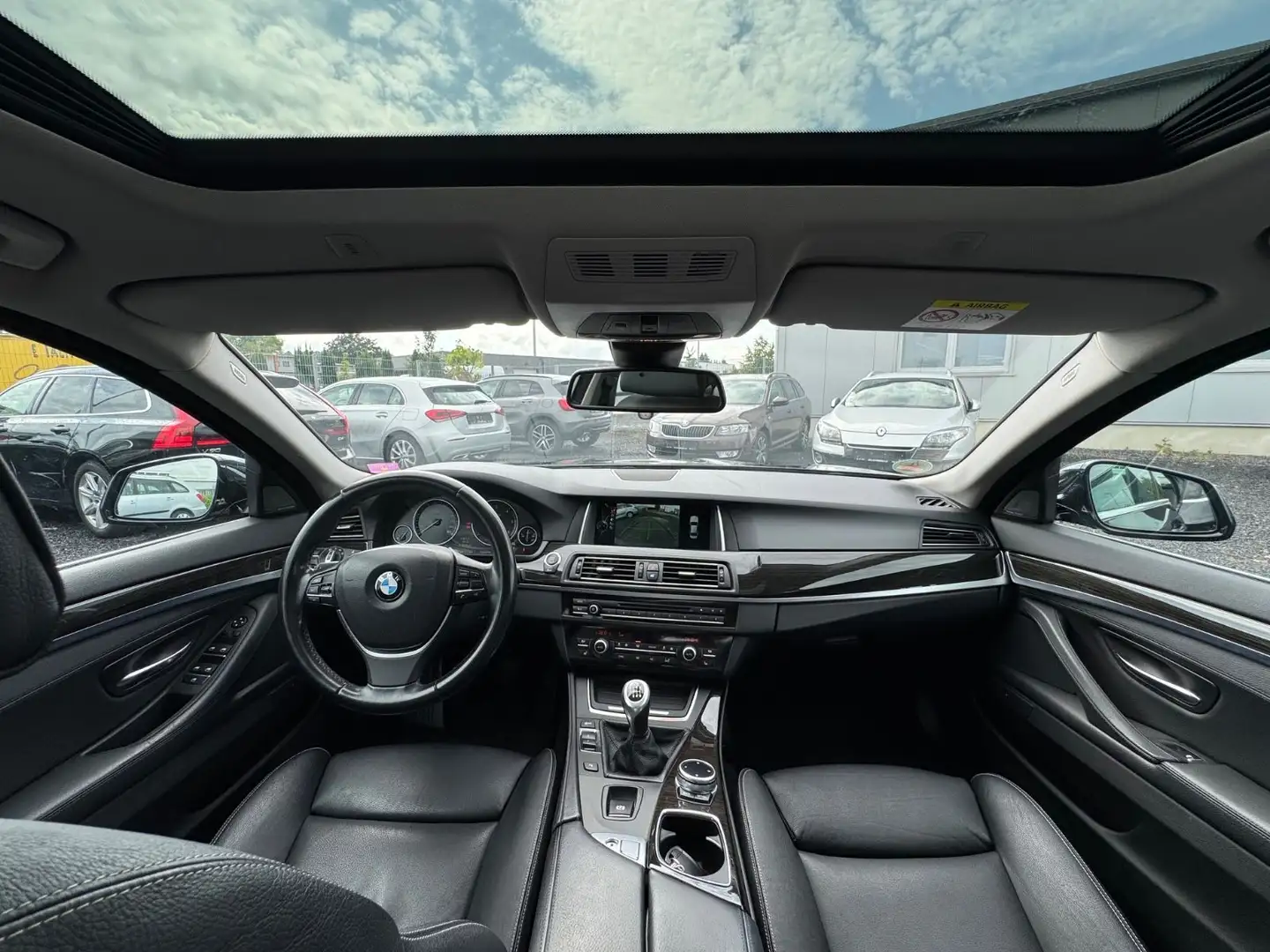 BMW 520 5 Lim. 520 d 1 Hand Garantie Luxury Line Schwarz - 2